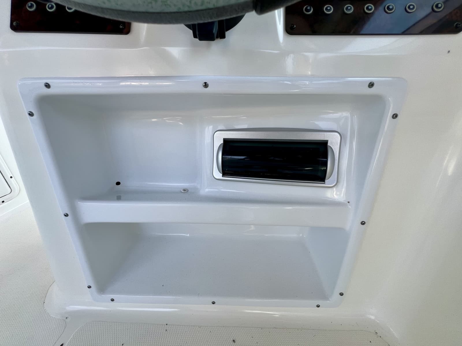 2013 Hurricane SunDeck 187 OB - Photo 17