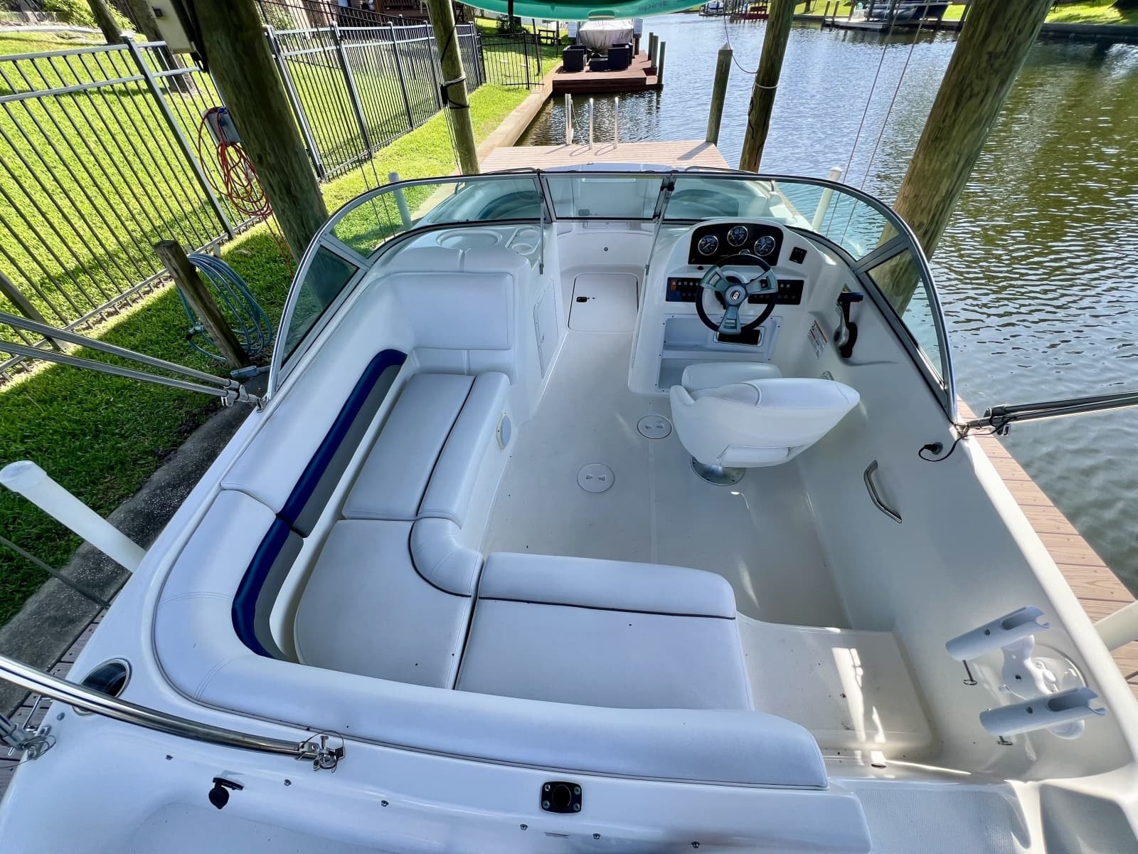 2013 Hurricane SunDeck 187 OB - Photo 10