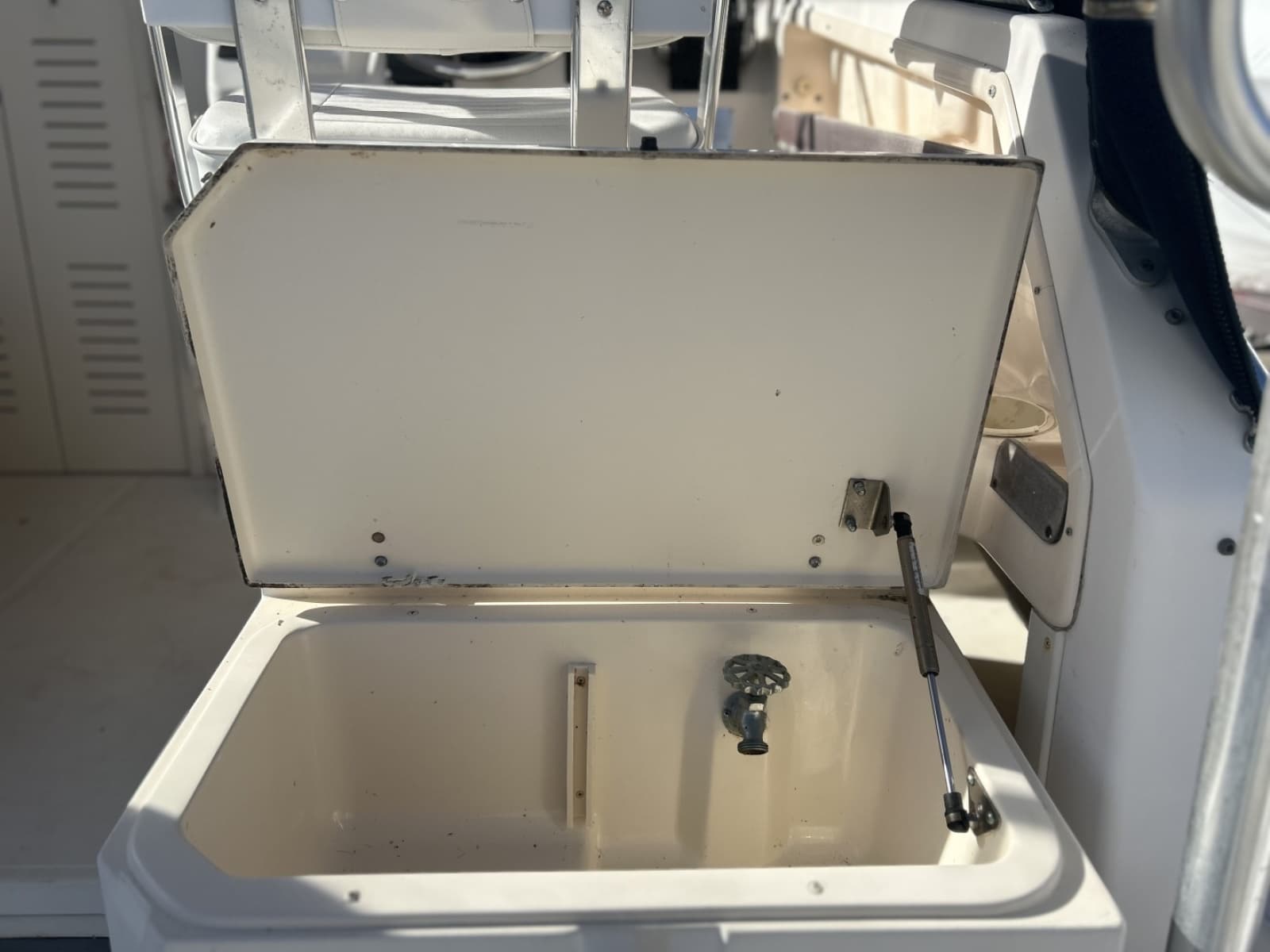 1999 Grady-White Marlin - Photo 17