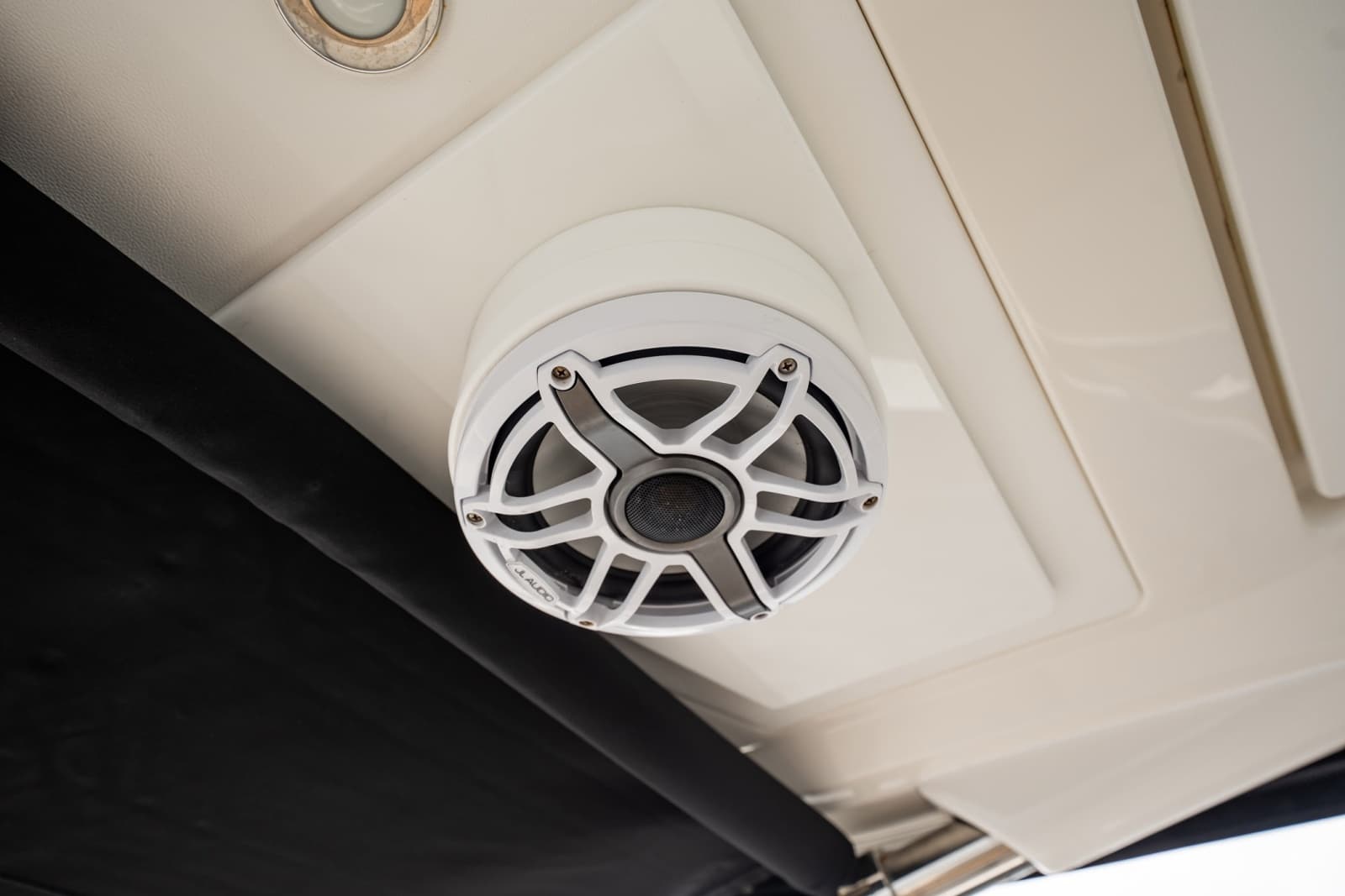 2021 Sea Ray Sundancer 320 Outboard - Photo 28