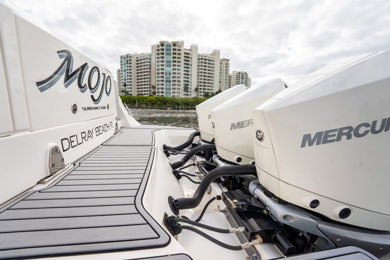 2021 Sea Ray Sundancer 320 Outboard - Photo 11
