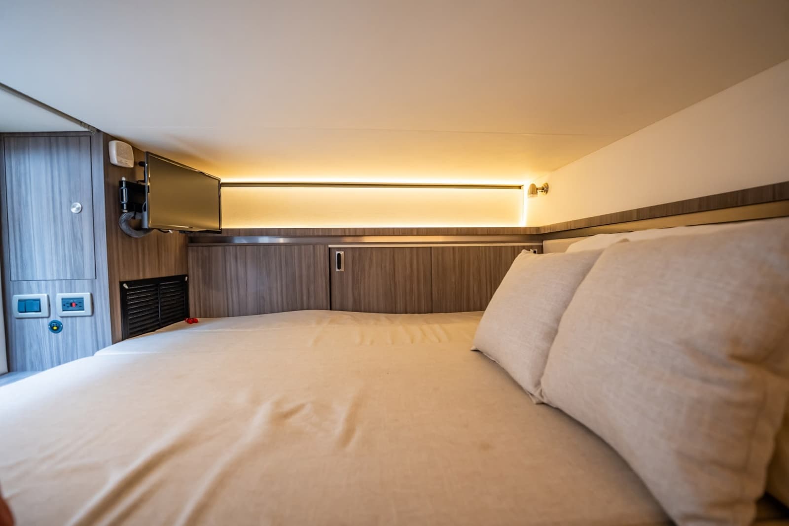 2021 Sea Ray Sundancer 320 Outboard - Photo 29