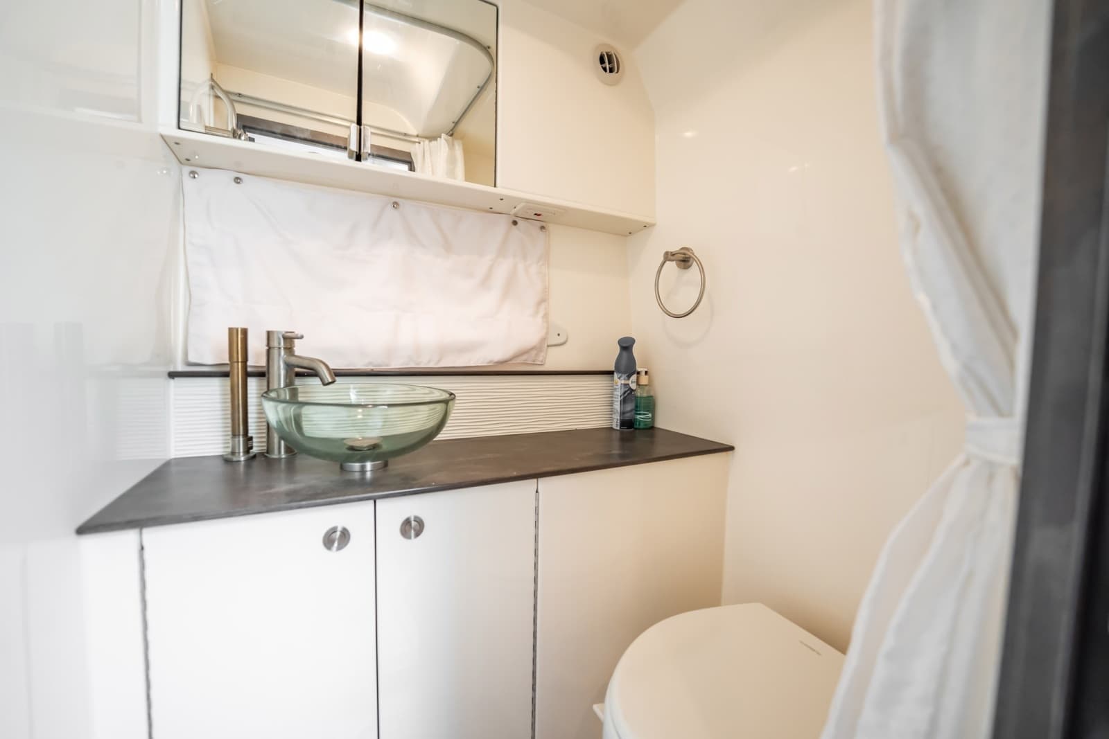 2021 Sea Ray Sundancer 320 Outboard - Photo 33