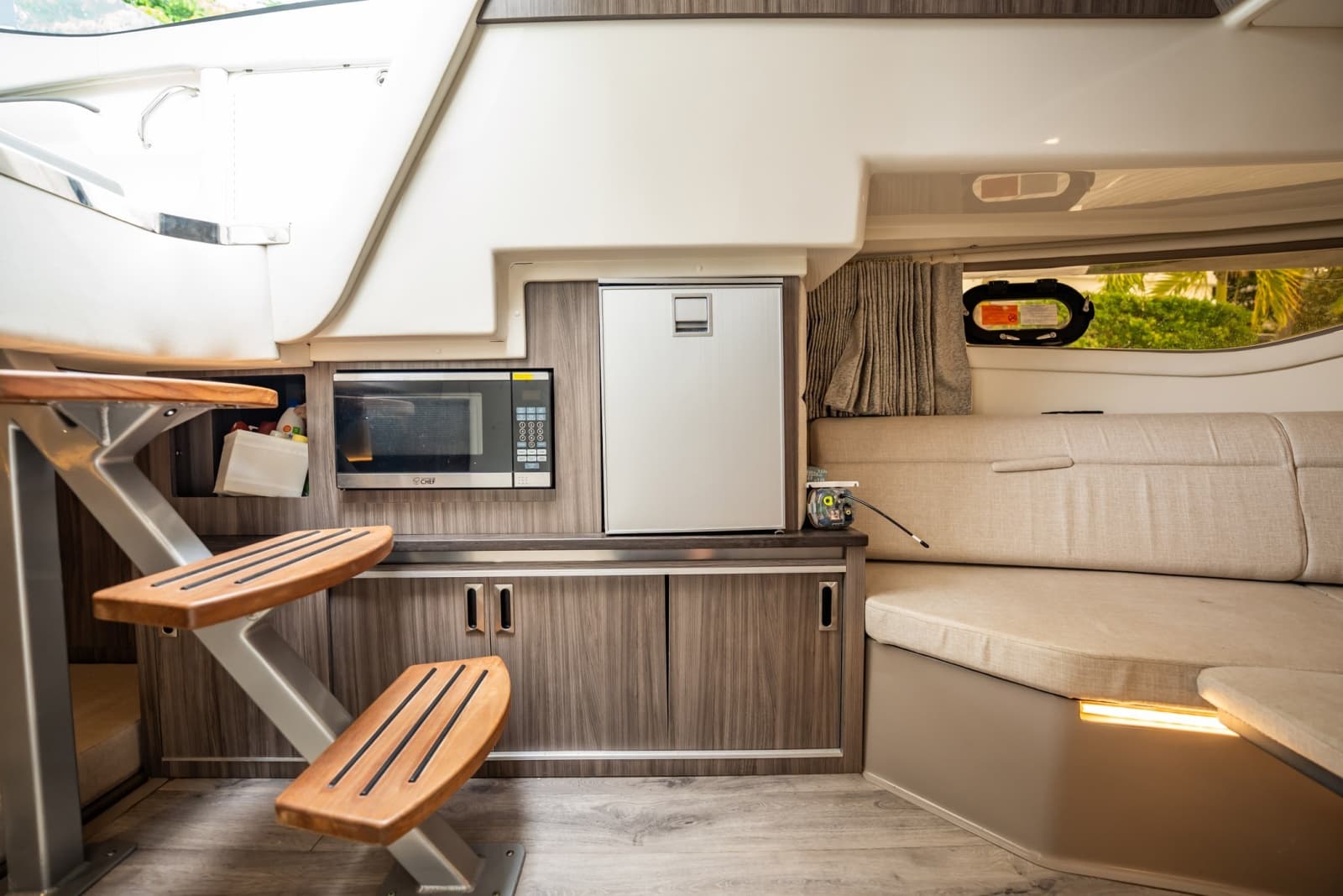 2021 Sea Ray Sundancer 320 Outboard - Photo 34