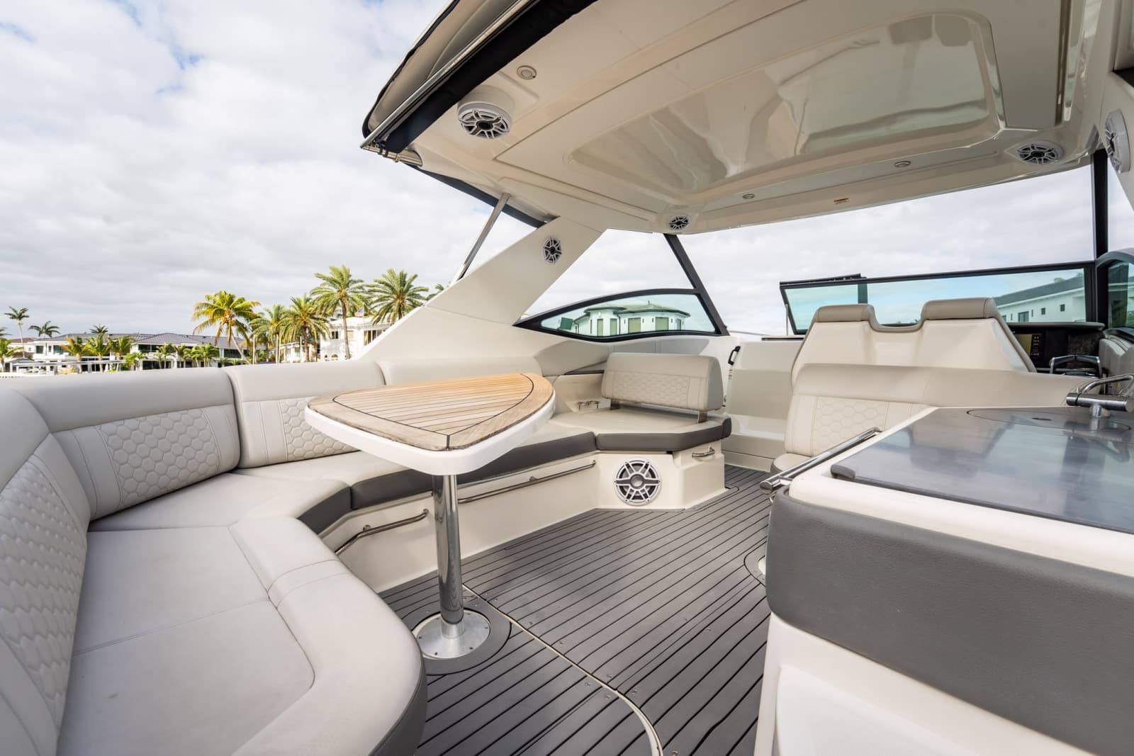 2021 Sea Ray Sundancer 320 Outboard - Photo 12