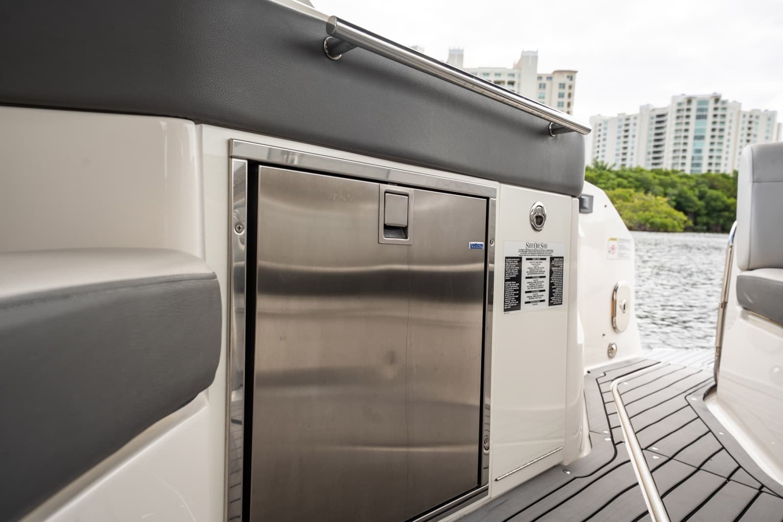 2021 Sea Ray Sundancer 320 Outboard - Photo 26