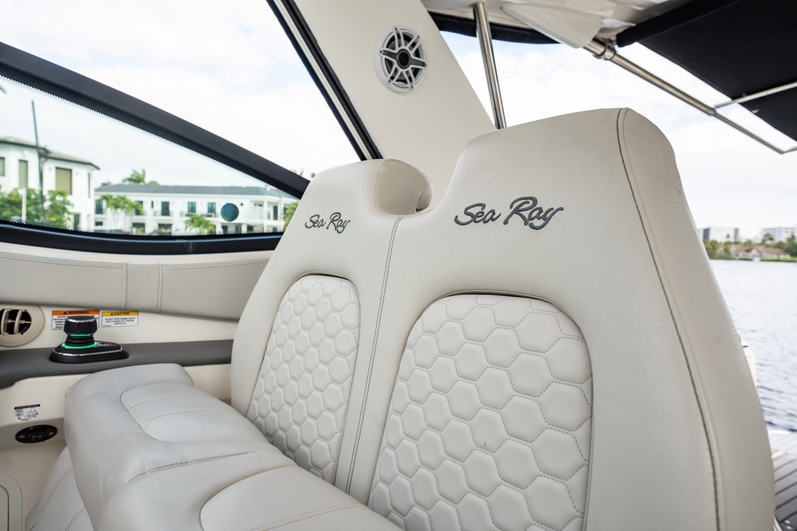 2021 Sea Ray Sundancer 320 Outboard - Photo 20