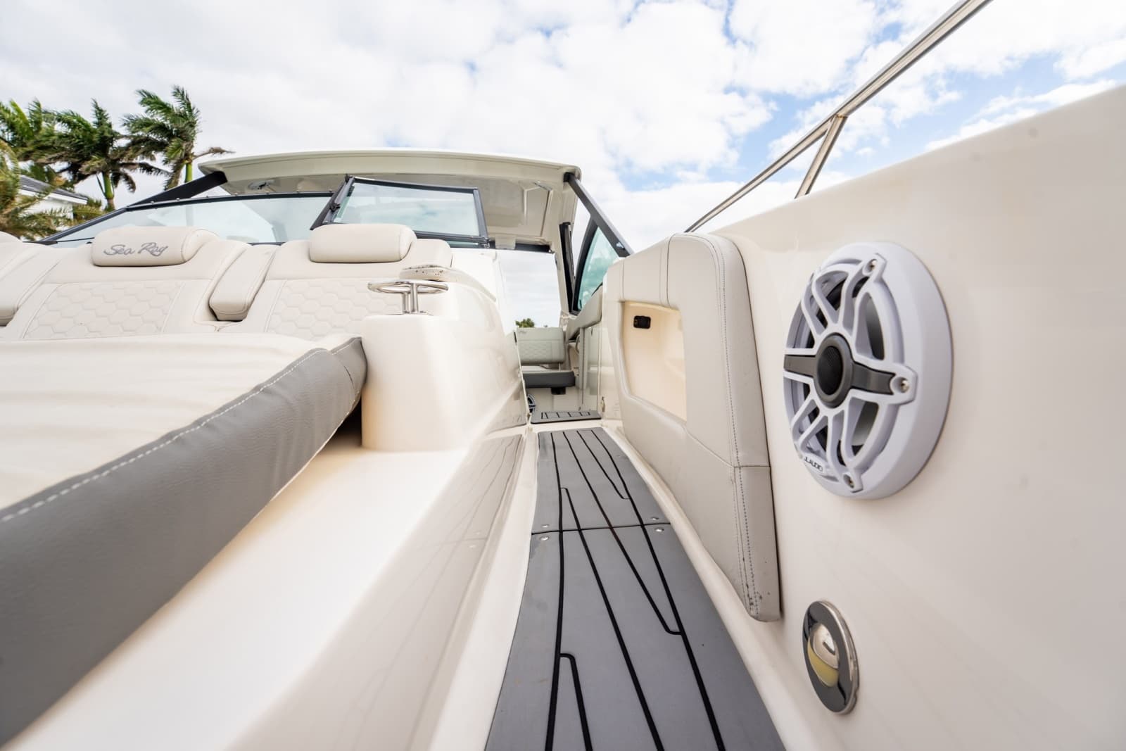 2021 Sea Ray Sundancer 320 Outboard - Photo 8