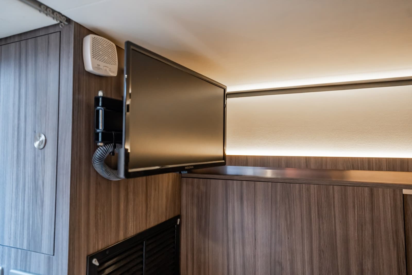 2021 Sea Ray Sundancer 320 Outboard - Photo 30