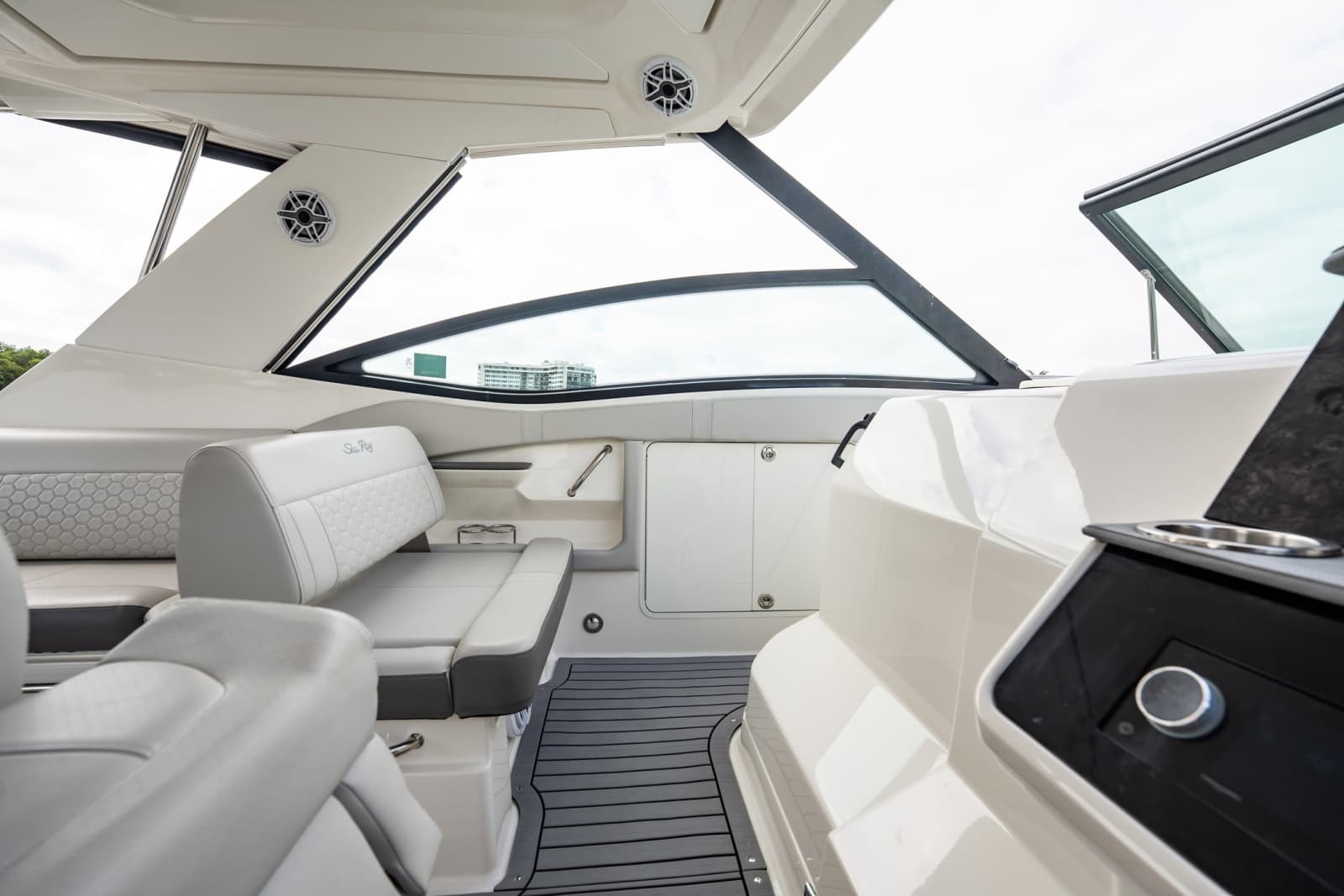 2021 Sea Ray Sundancer 320 Outboard - Photo 25