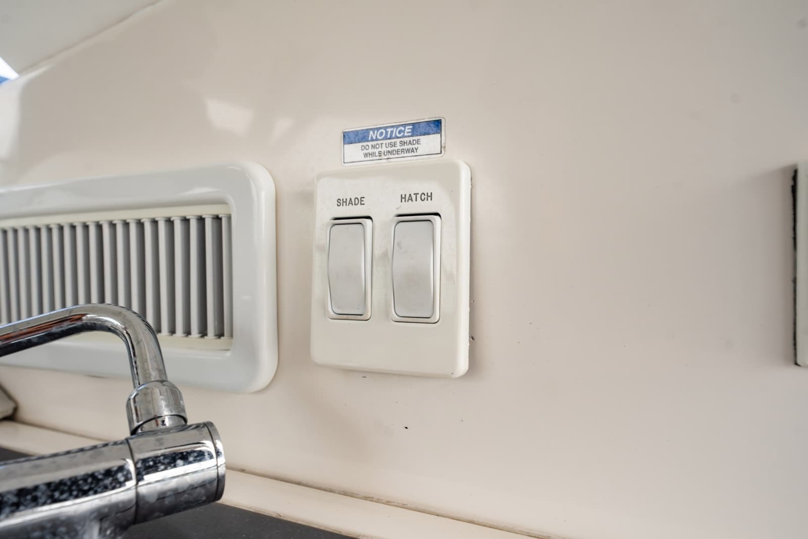 2021 Sea Ray Sundancer 320 Outboard - Photo 27