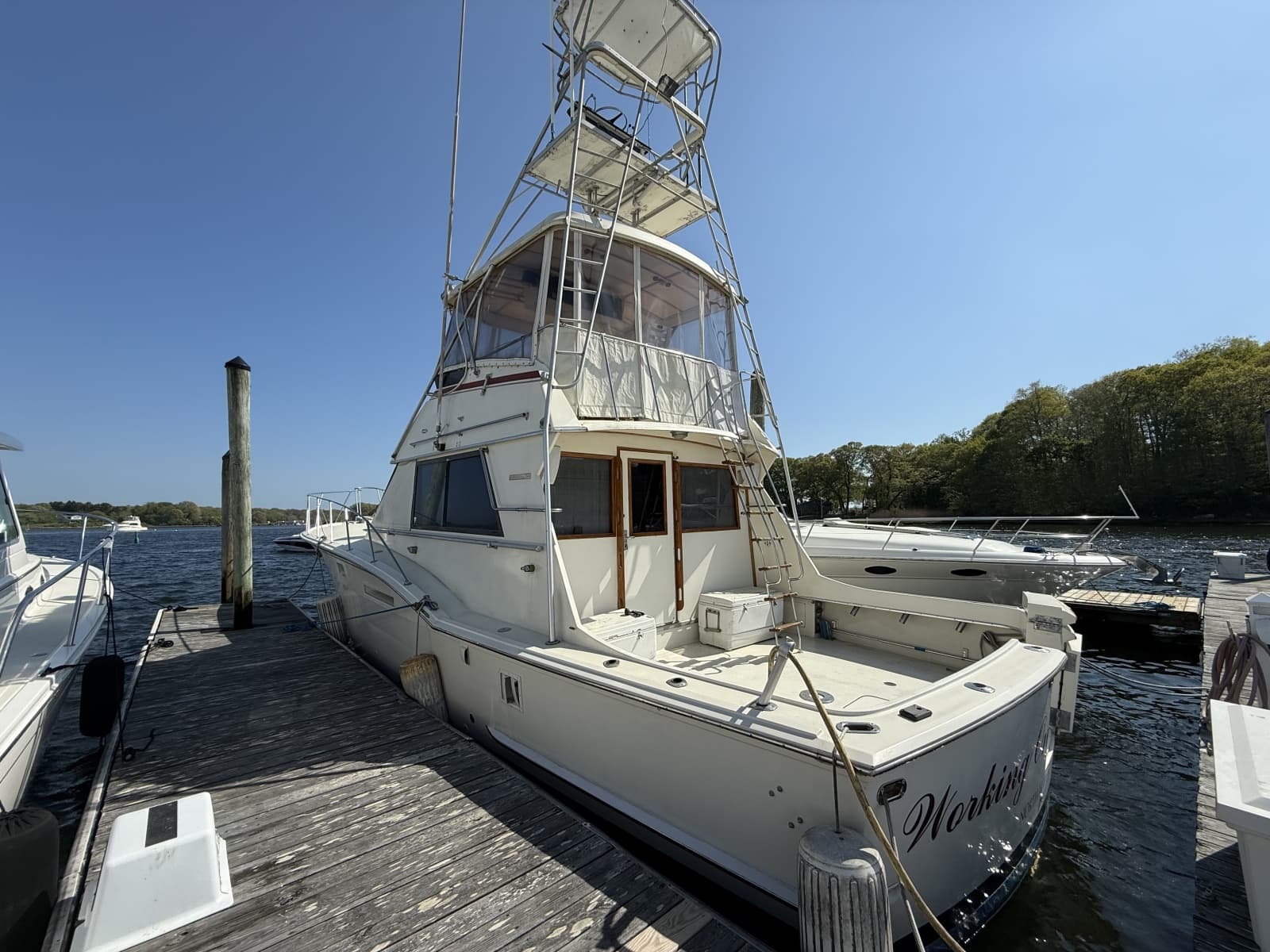 1979 Hatteras 46 Convertible - Photo 3