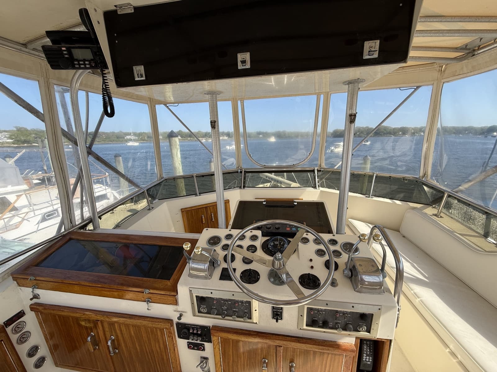 1979 Hatteras 46 Convertible - Photo 17