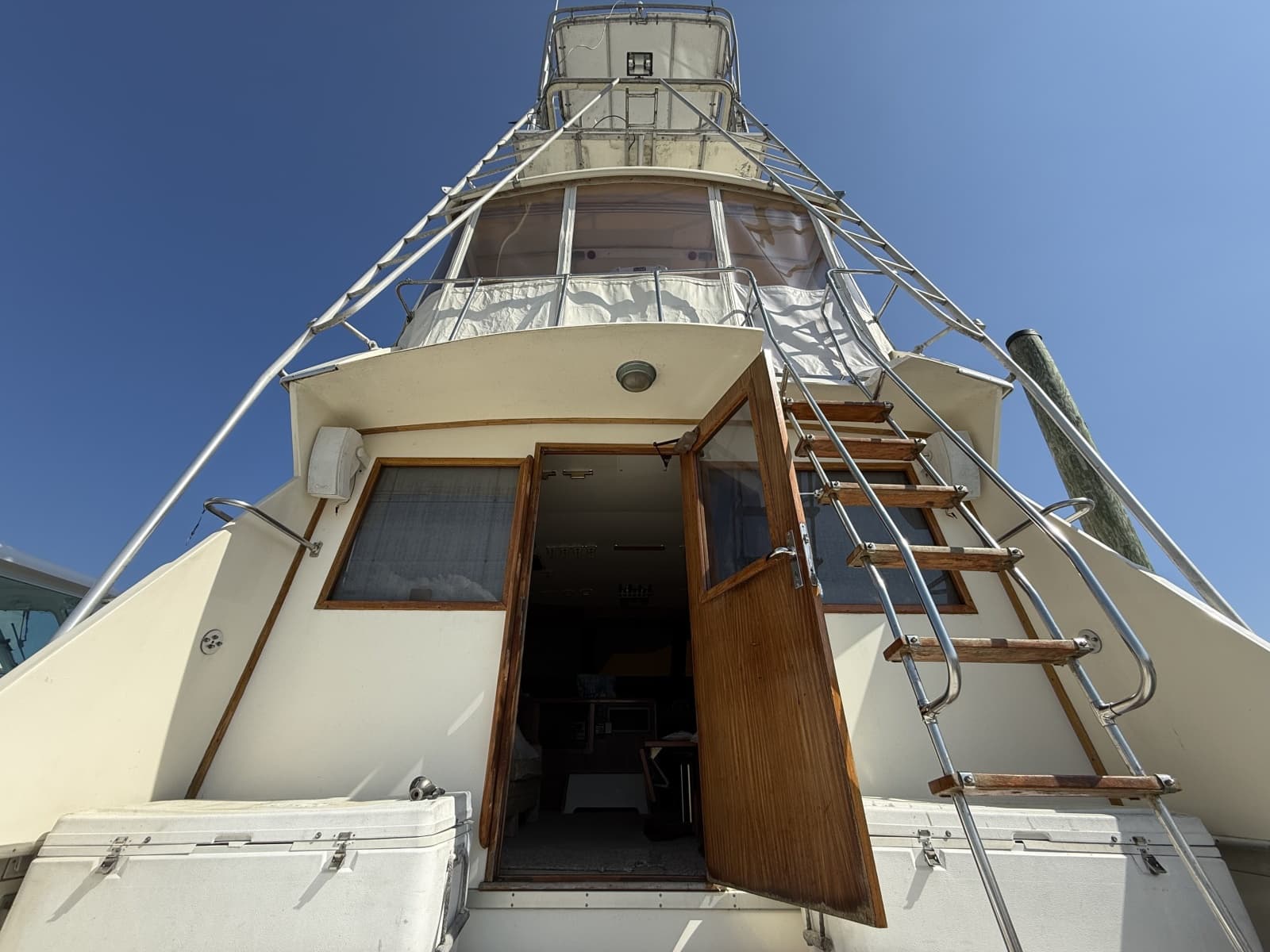 1979 Hatteras 46 Convertible - Photo 19