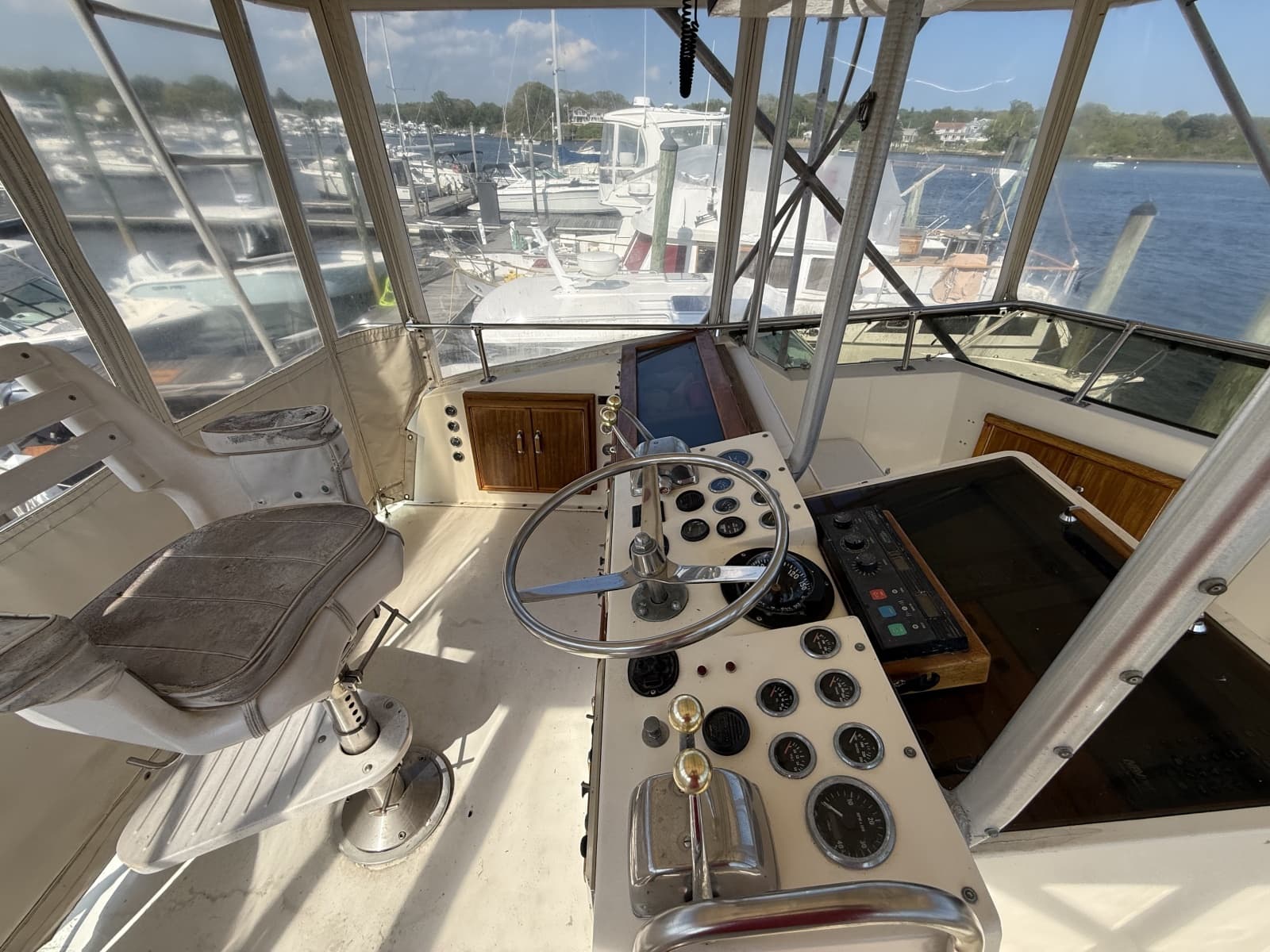 1979 Hatteras 46 Convertible - Photo 16