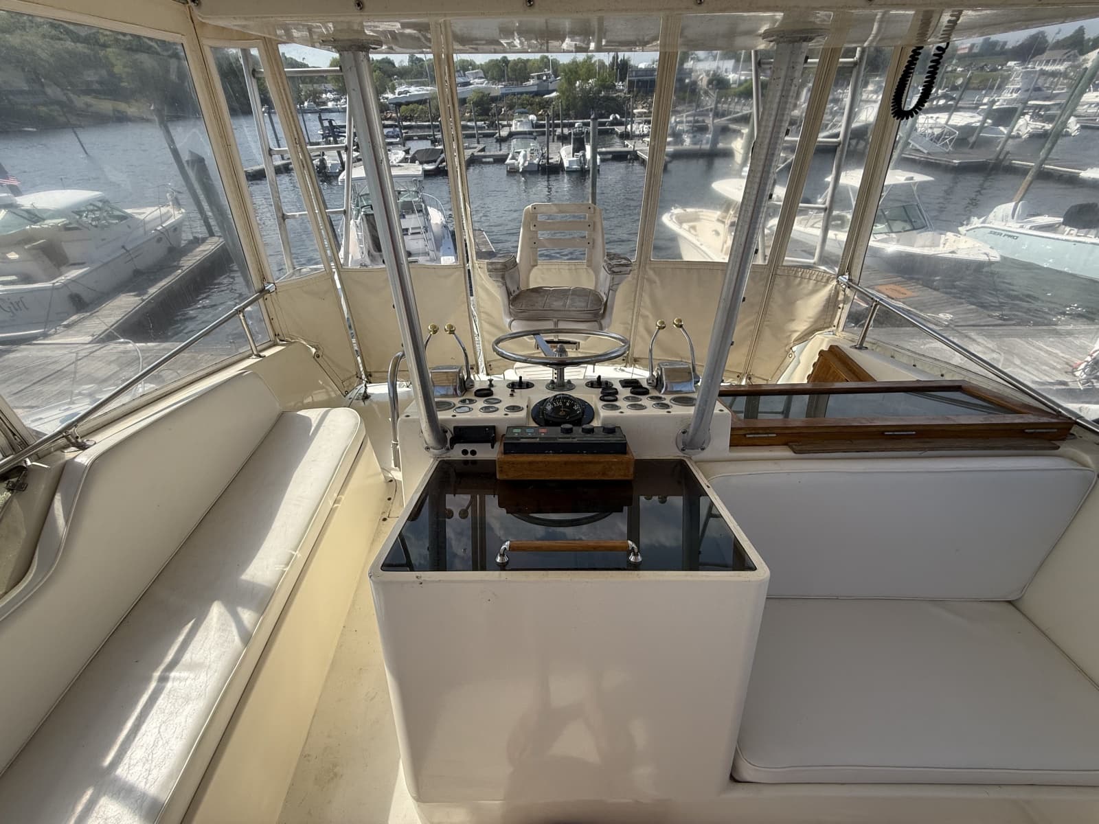 1979 Hatteras 46 Convertible - Photo 15