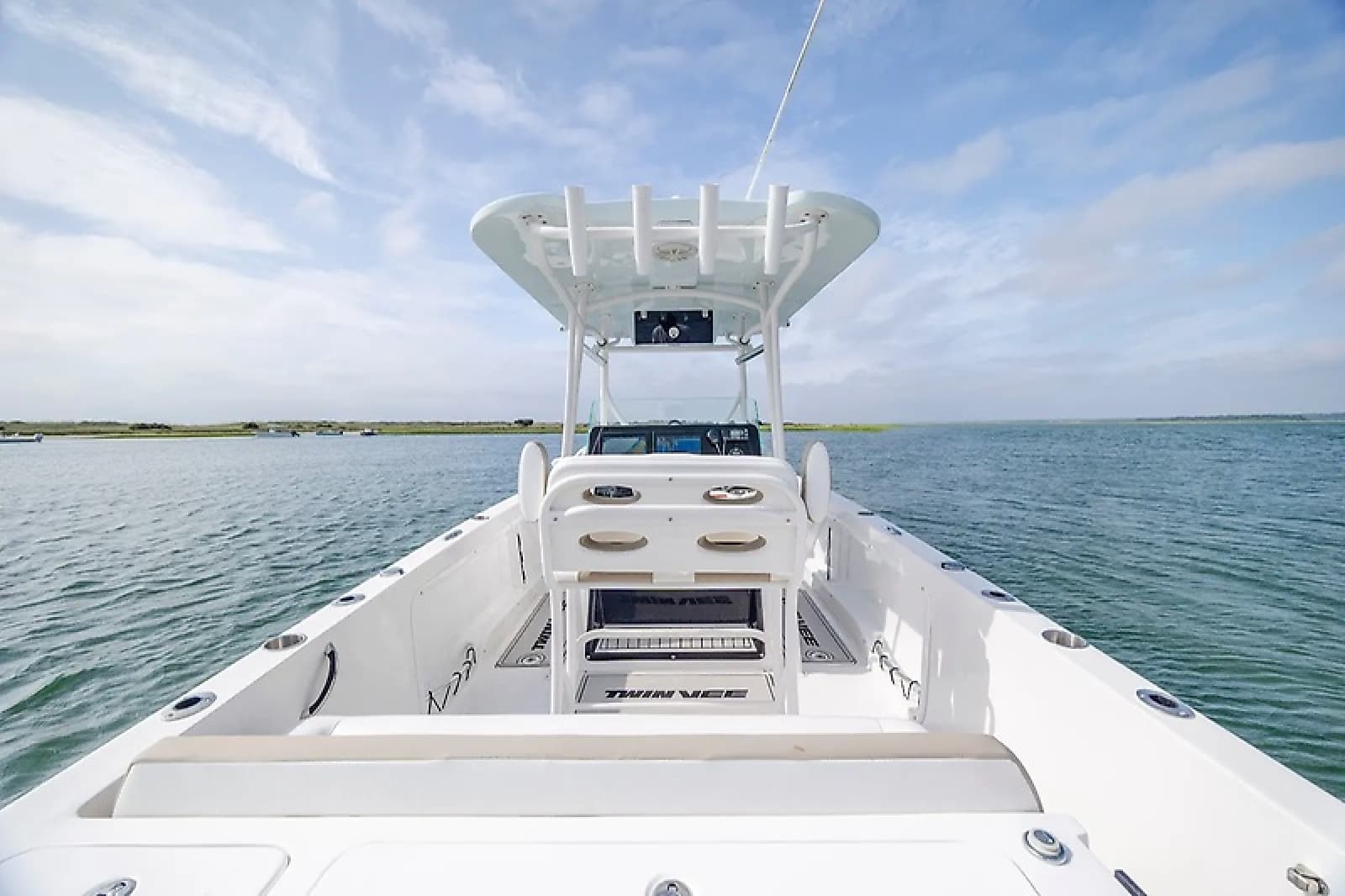 2023 Twin Vee 240 GFX - Photo 12