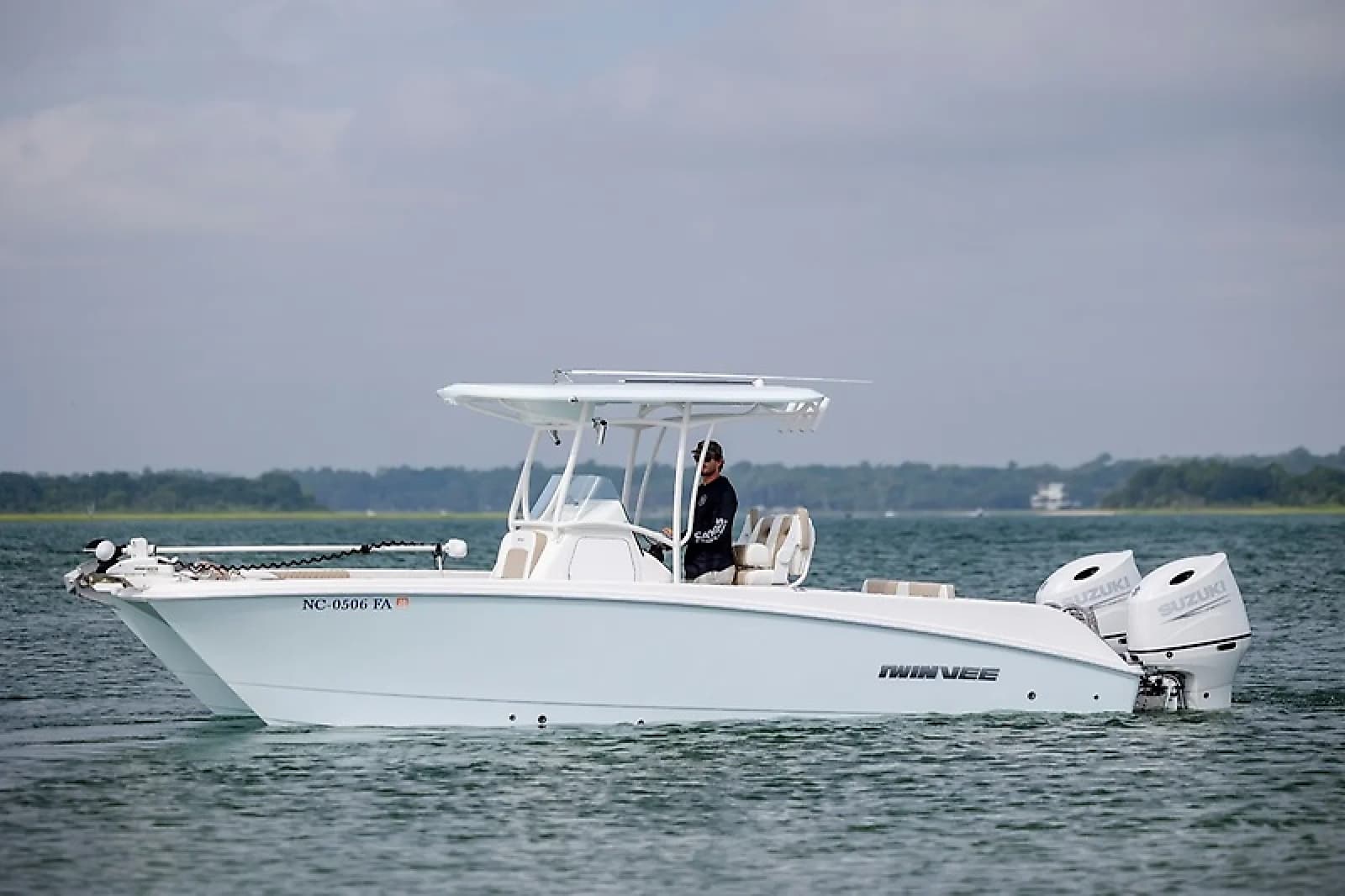 2023 Twin Vee 240 GFX - Photo 1