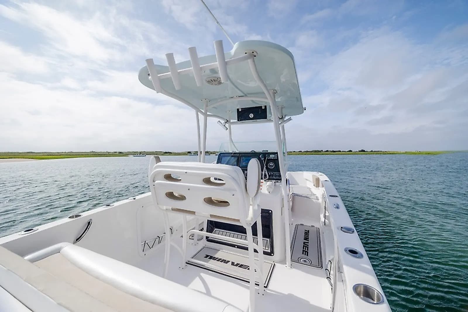 2023 Twin Vee 240 GFX - Photo 13