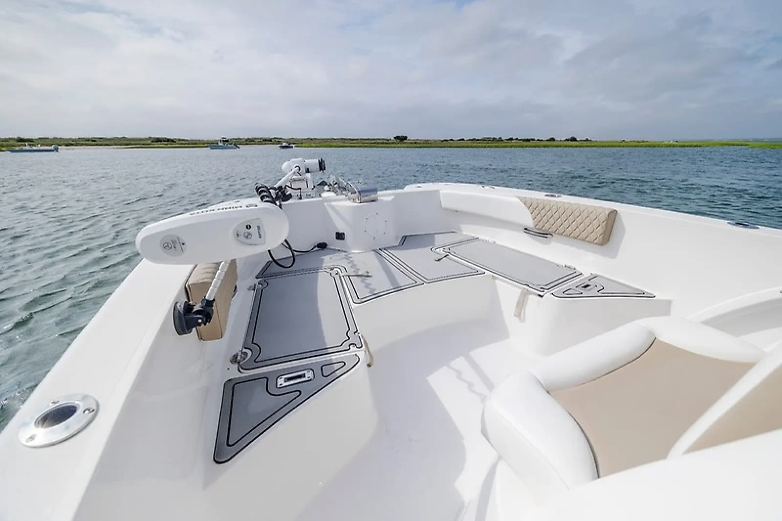 2023 Twin Vee 240 GFX - Photo 21