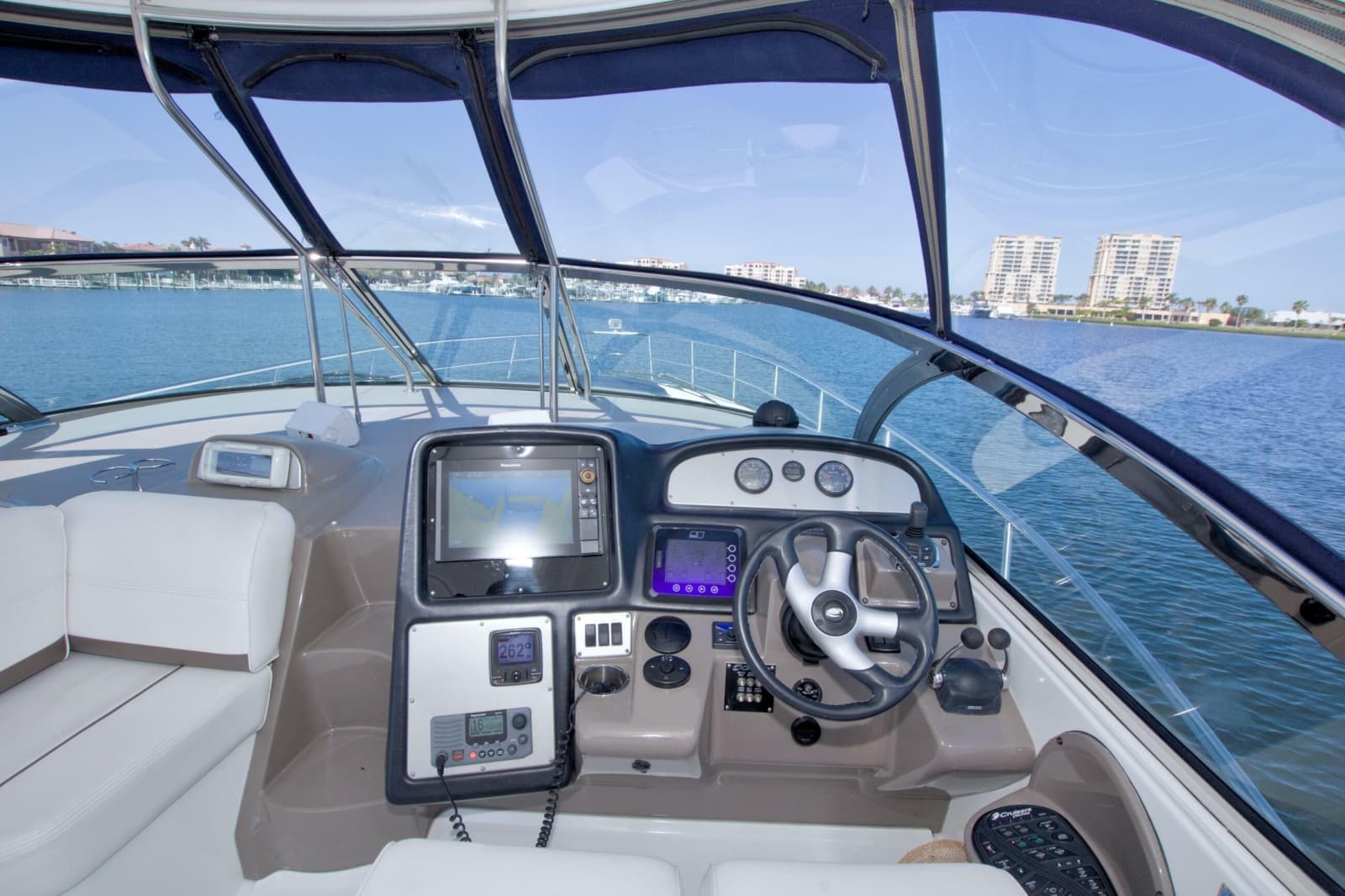 2008 Cruisers Yachts 420 Express - Photo 31
