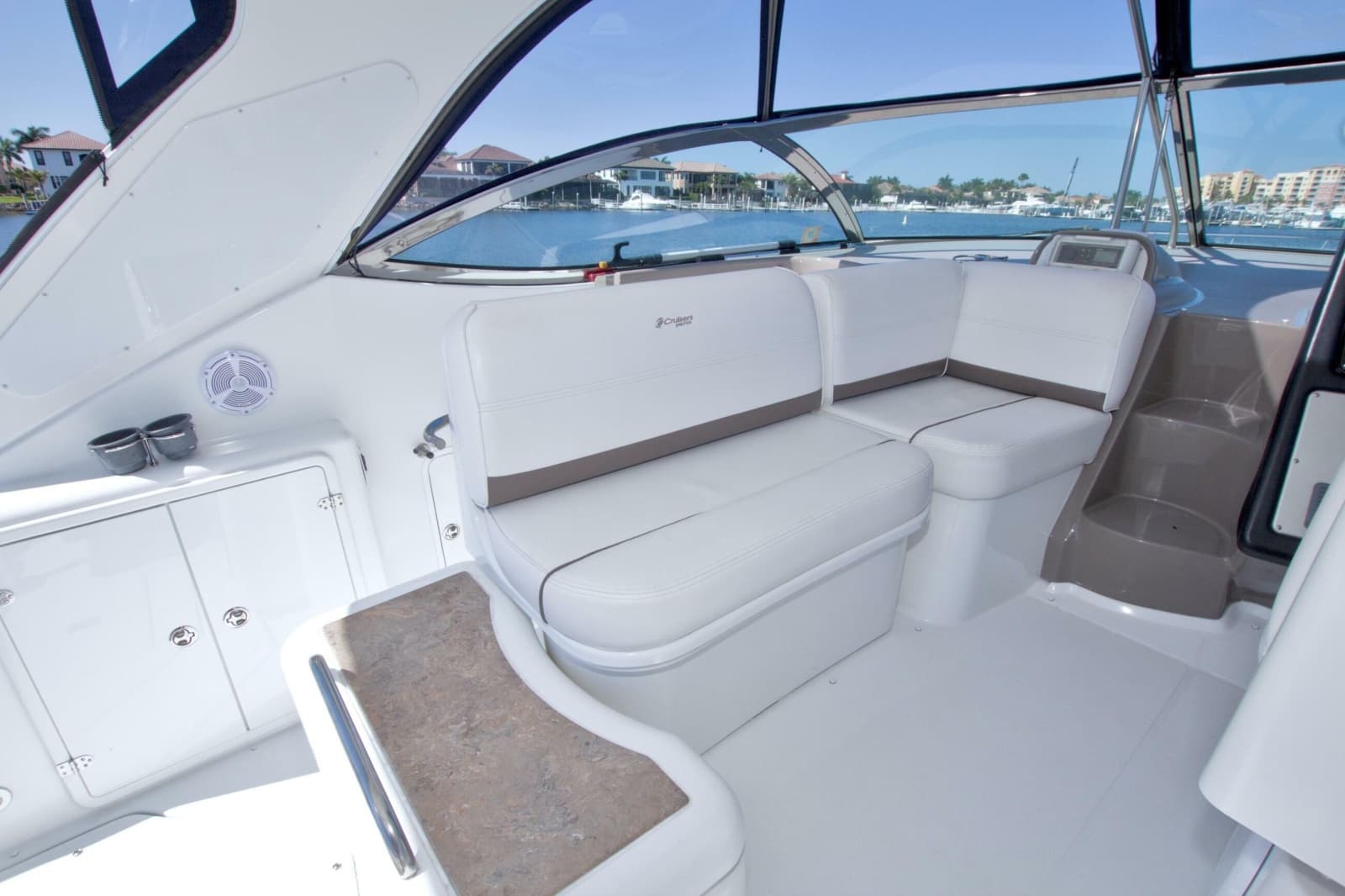 2008 Cruisers Yachts 420 Express - Photo 27