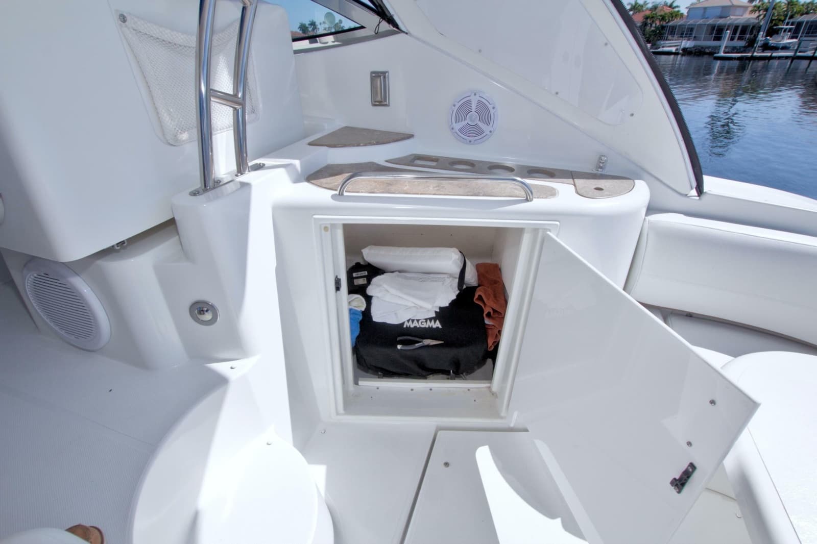 2008 Cruisers Yachts 420 Express - Photo 26