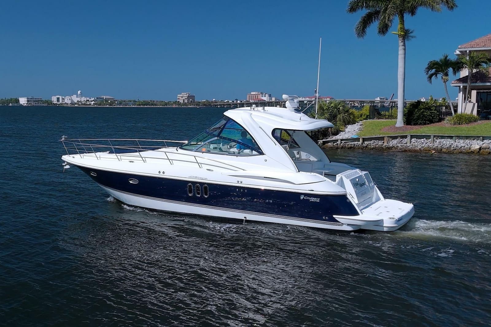 2008 Cruisers Yachts 420 Express - Photo 4