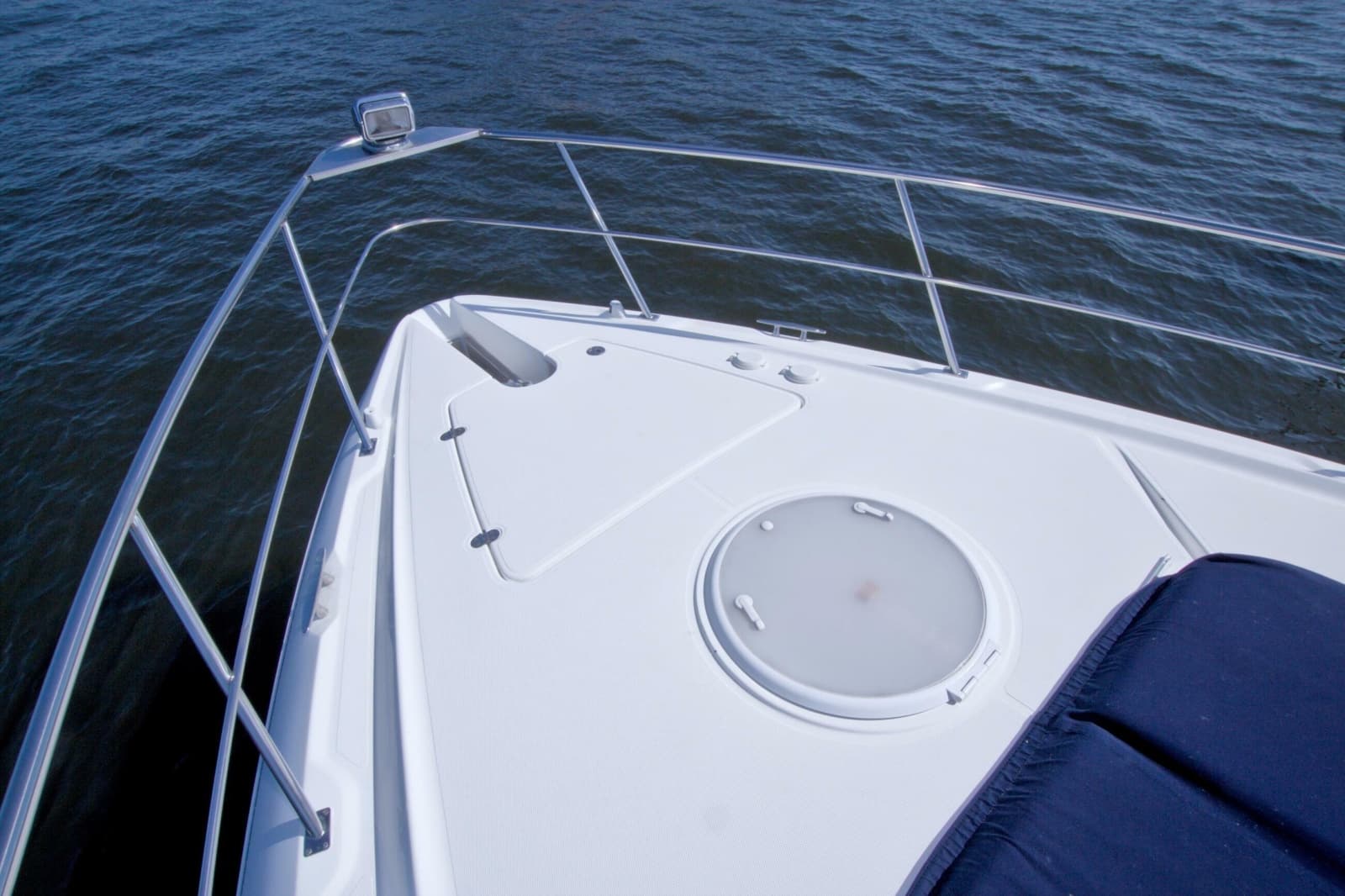 2008 Cruisers Yachts 420 Express - Photo 17