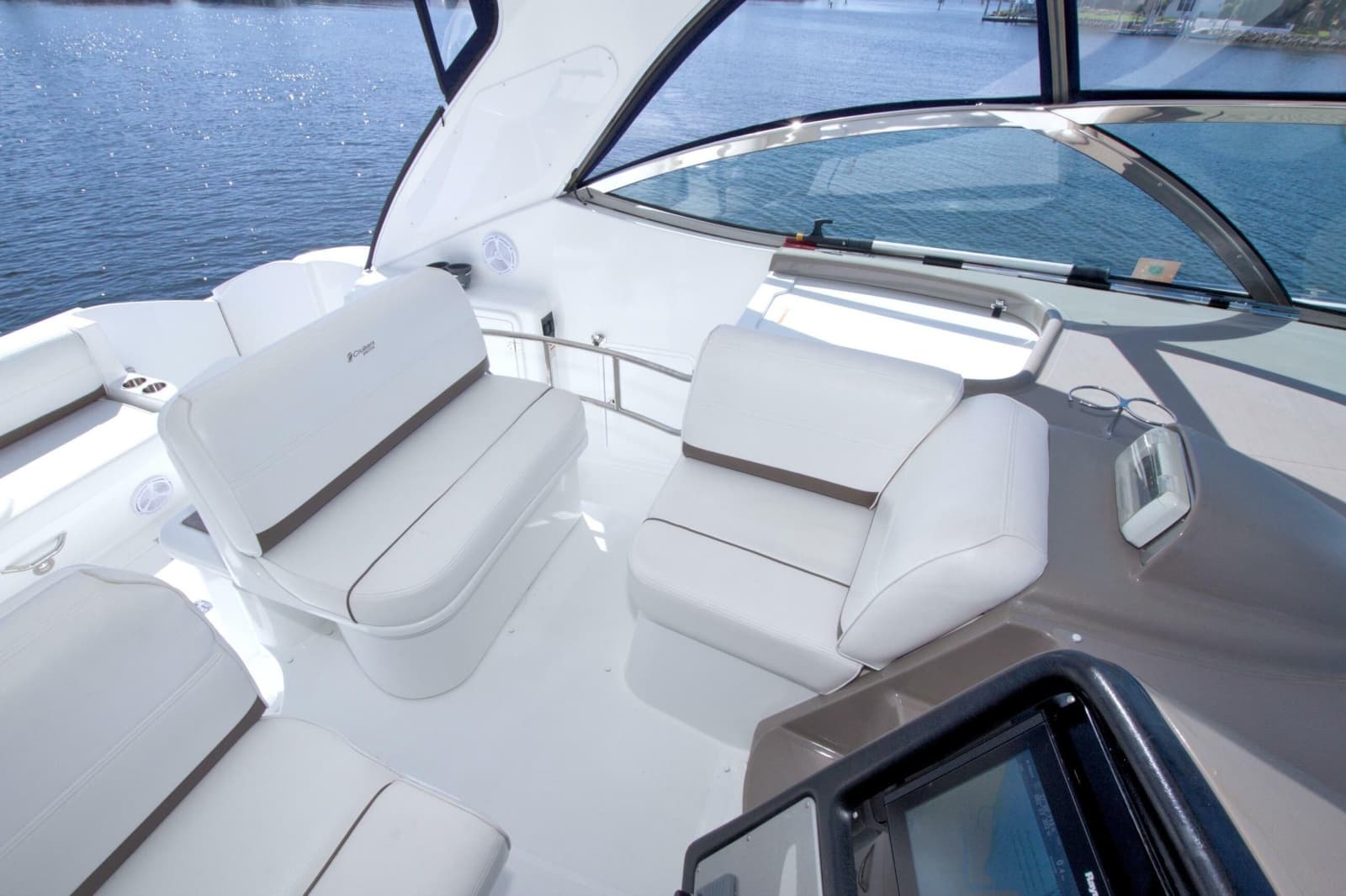 2008 Cruisers Yachts 420 Express - Photo 35