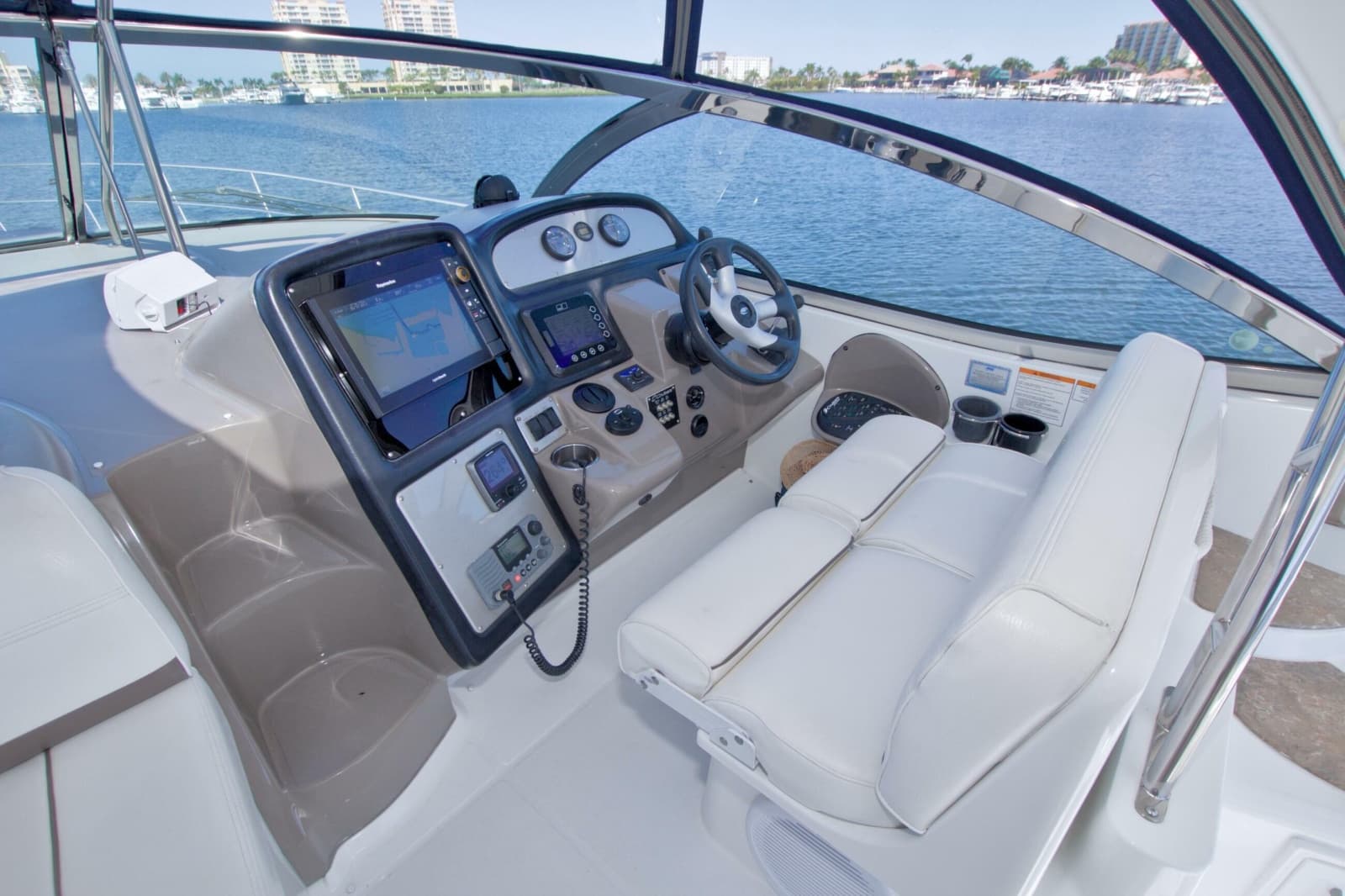 2008 Cruisers Yachts 420 Express - Photo 29