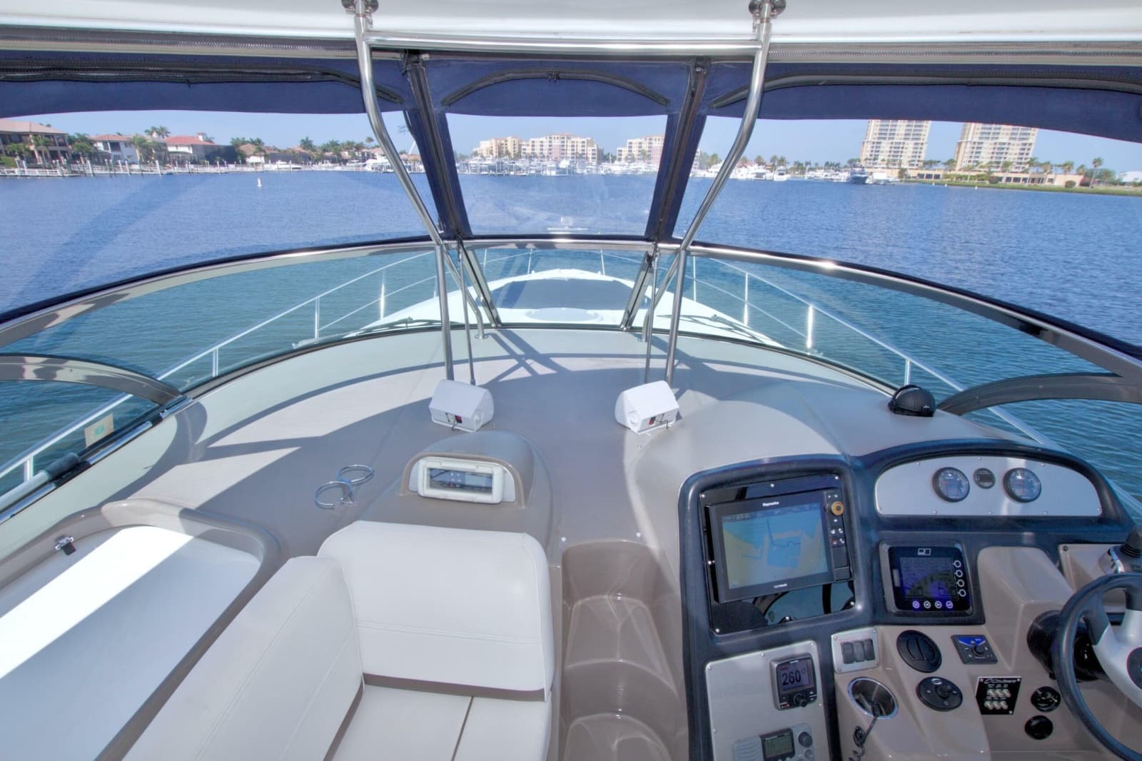 2008 Cruisers Yachts 420 Express - Photo 33