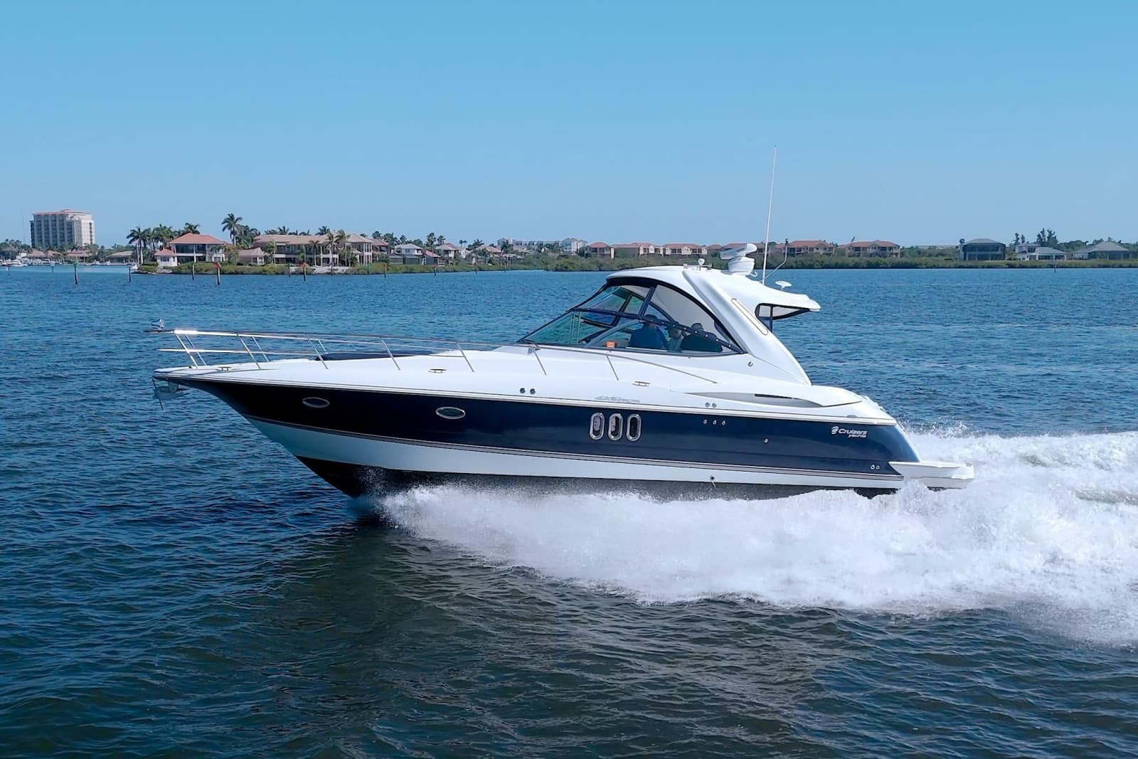 2008 Cruisers Yachts 420 Express - Photo 11
