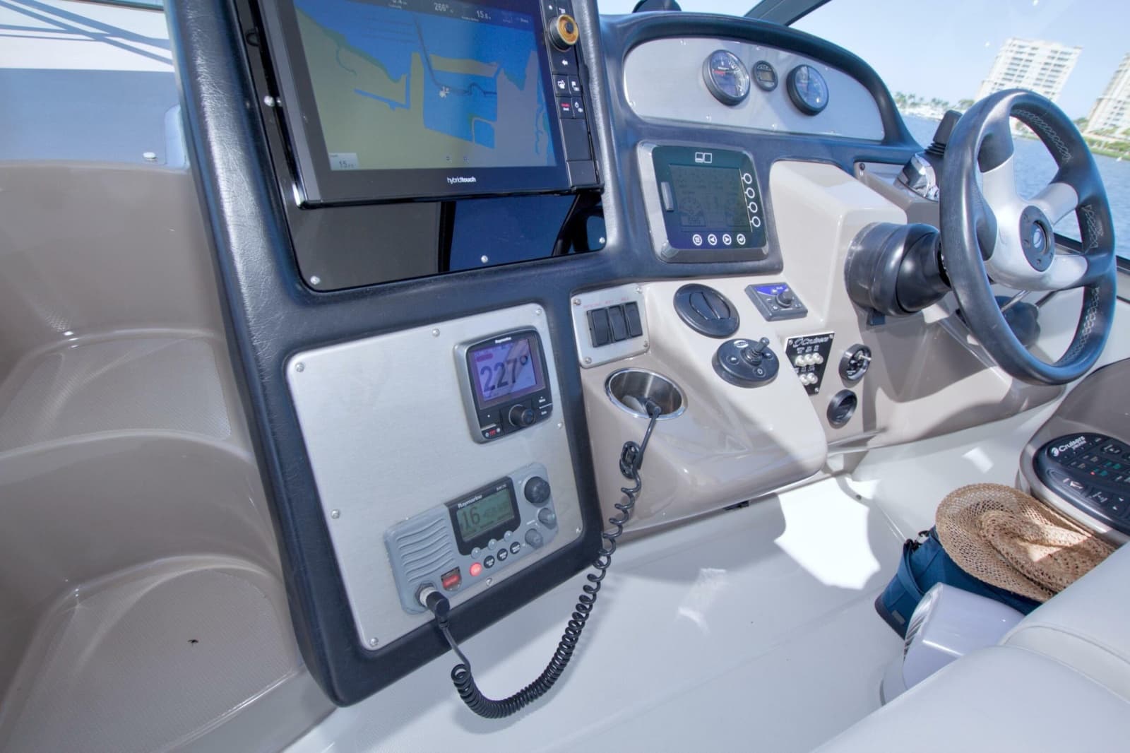 2008 Cruisers Yachts 420 Express - Photo 30