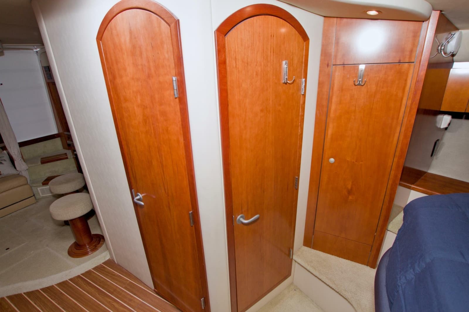 2008 Cruisers Yachts 420 Express - Photo 48