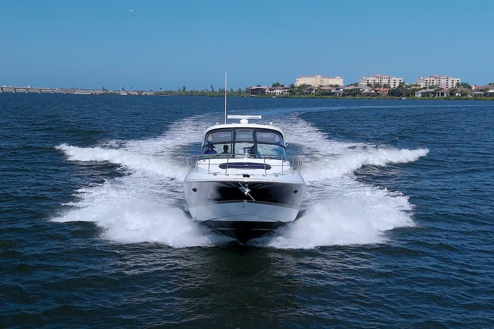 2008 Cruisers Yachts 420 Express - Photo 6