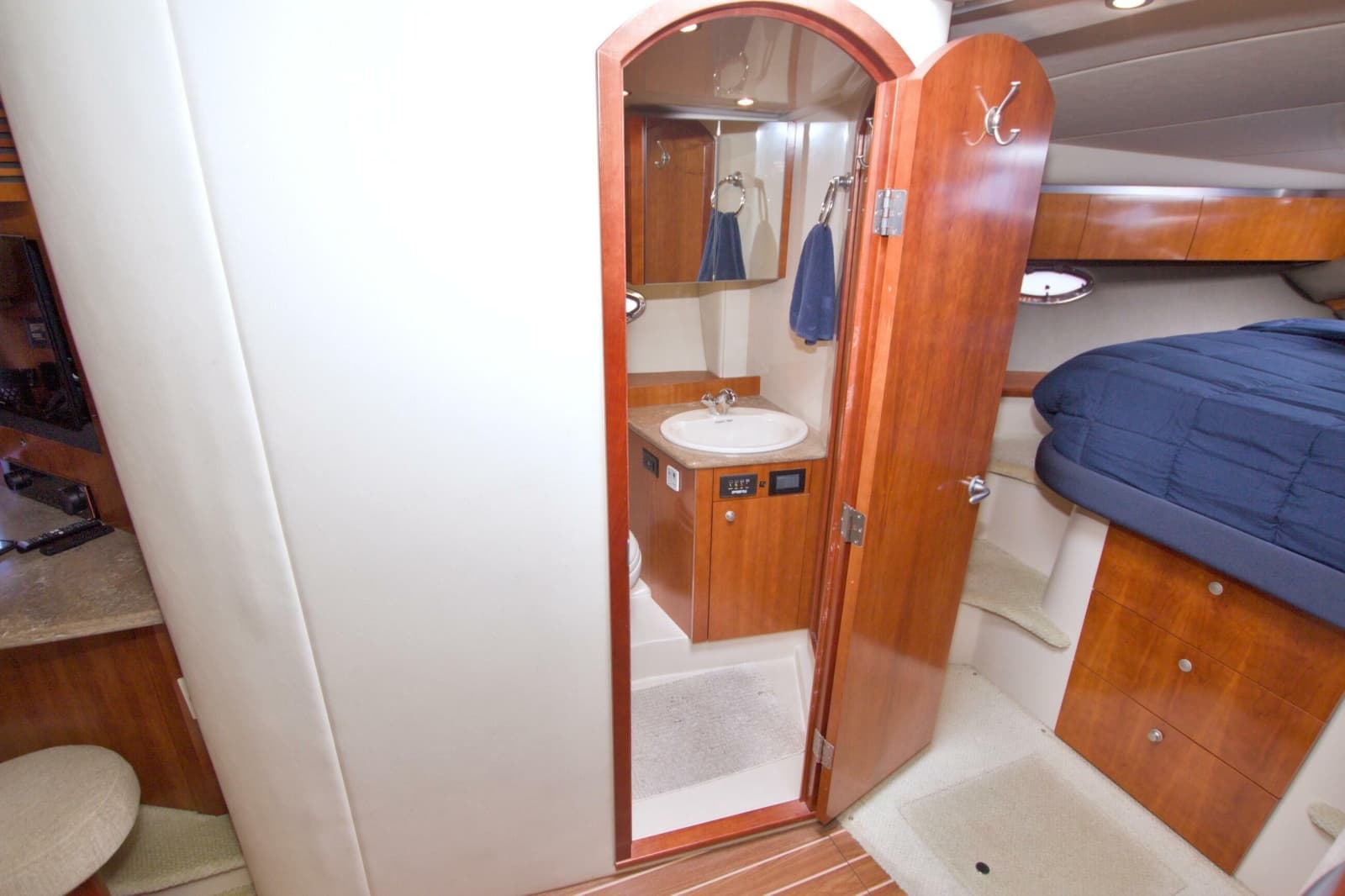 2008 Cruisers Yachts 420 Express - Photo 49