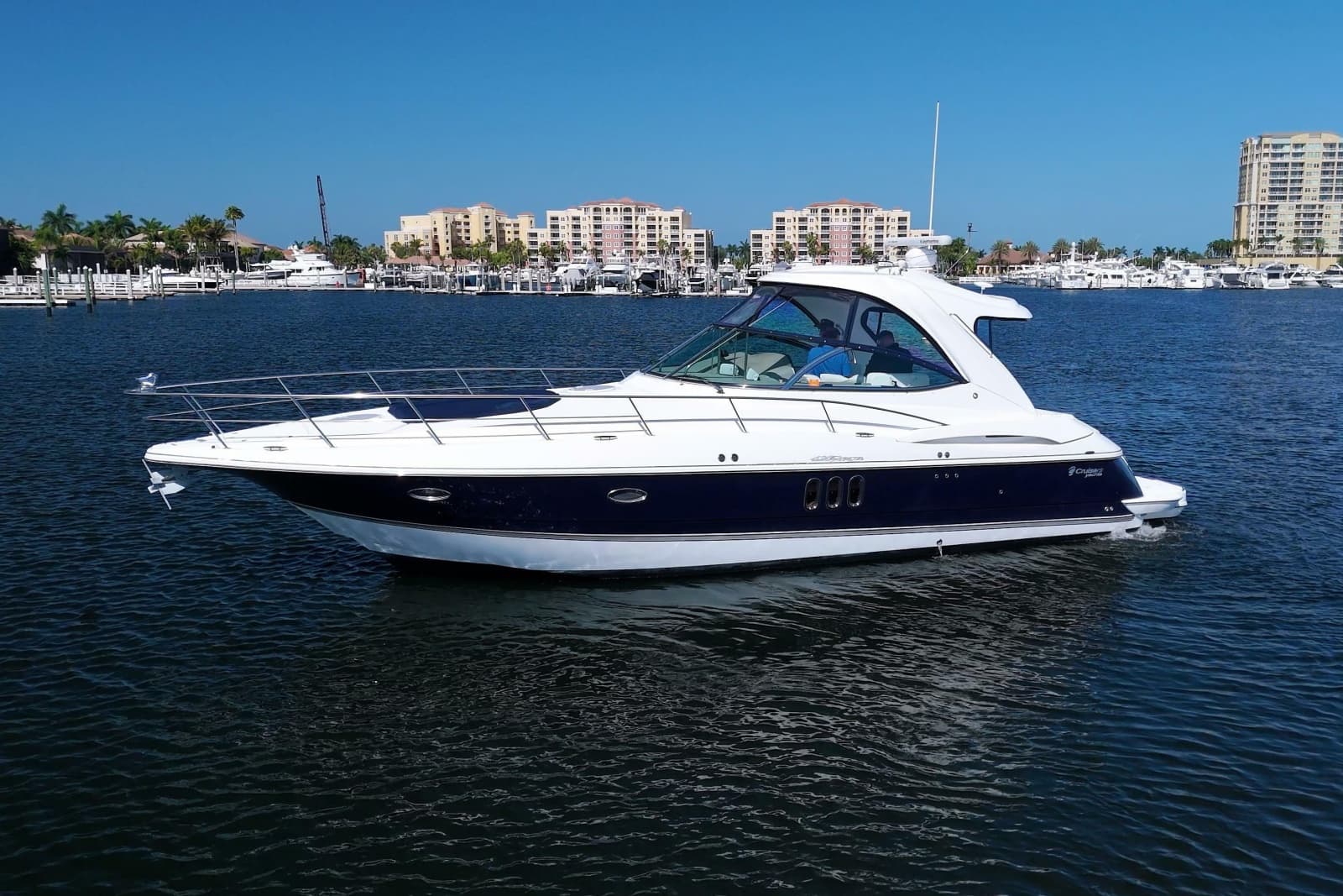 2008 Cruisers Yachts 420 Express - Photo 1