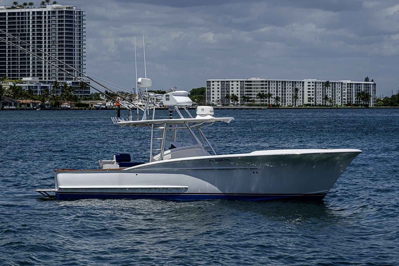 2010 Winter Custom Yachts Center Console - Photo 2