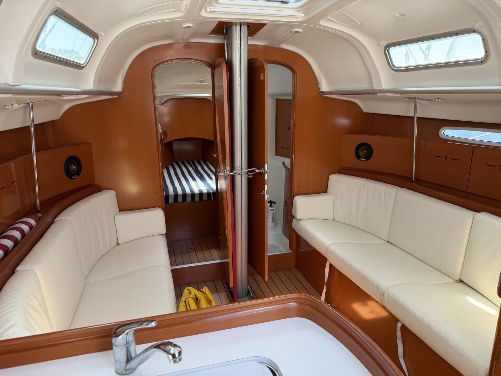 2004 Beneteau 40.7 - Photo 10