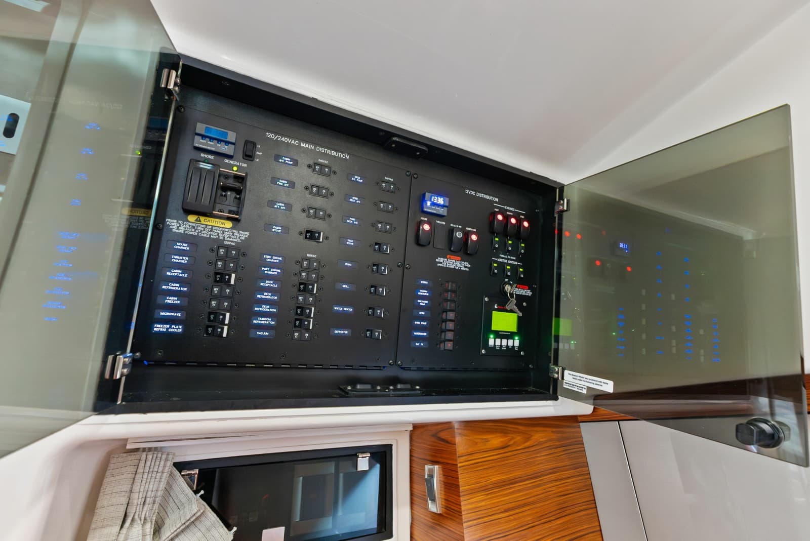 2023 Boston Whaler 405 Conquest - Photo 32