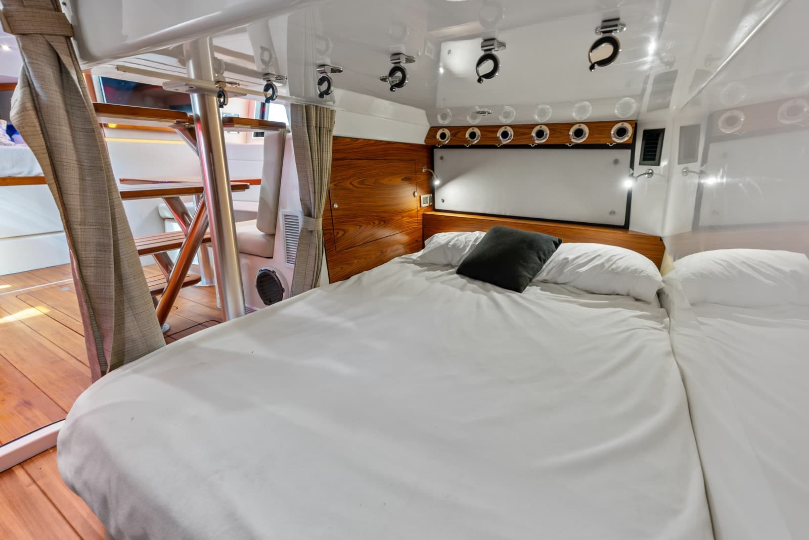 2023 Boston Whaler 405 Conquest - Photo 38