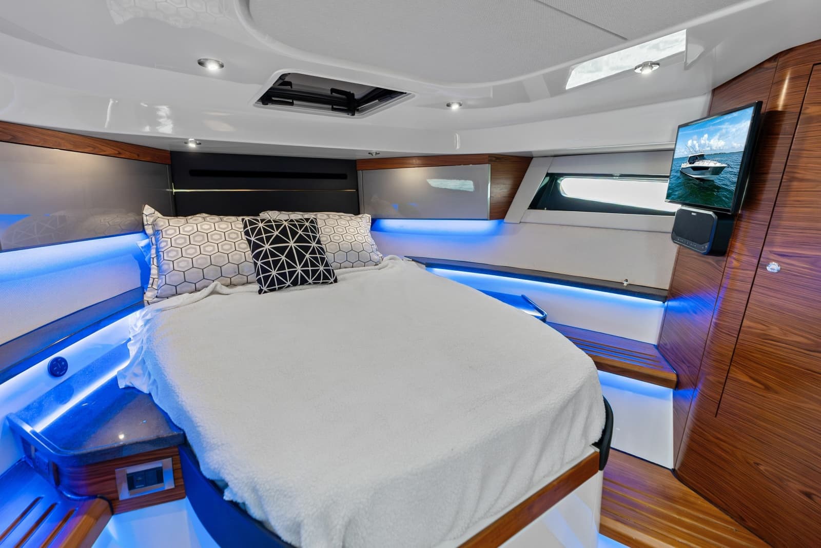 2023 Boston Whaler 405 Conquest - Photo 33