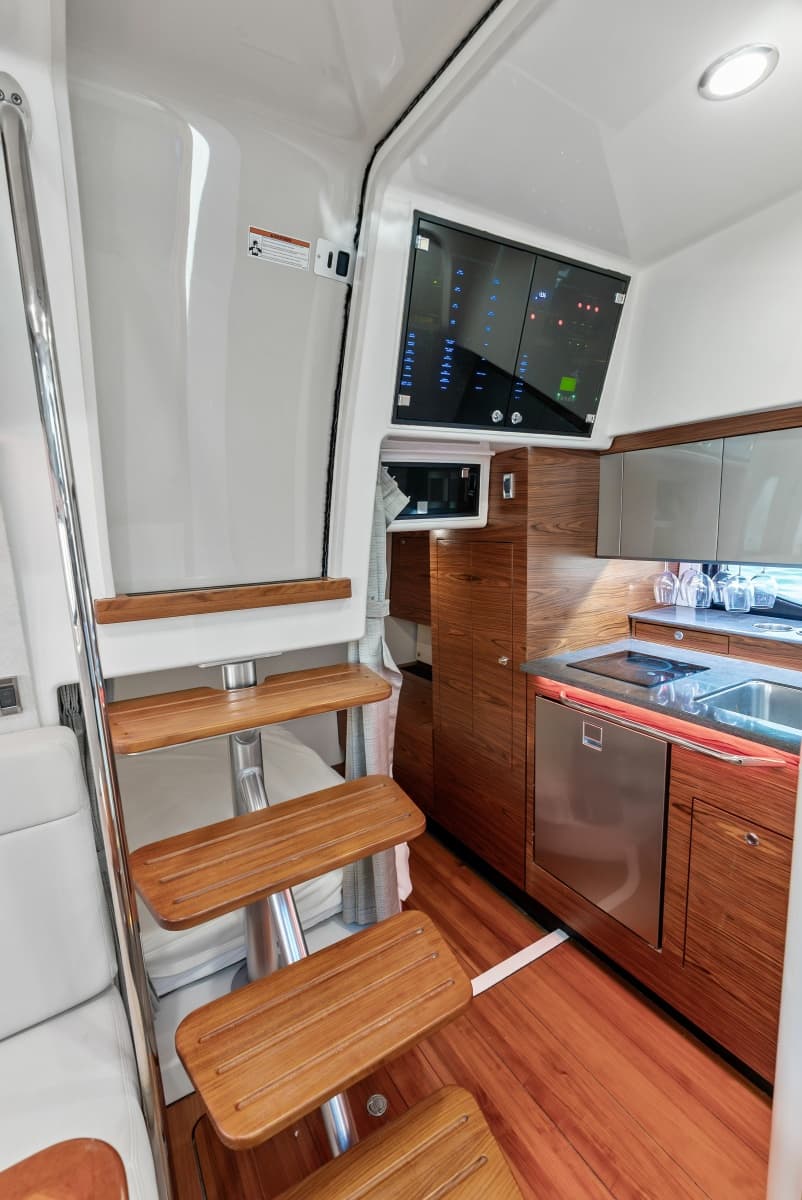 2023 Boston Whaler 405 Conquest - Photo 30
