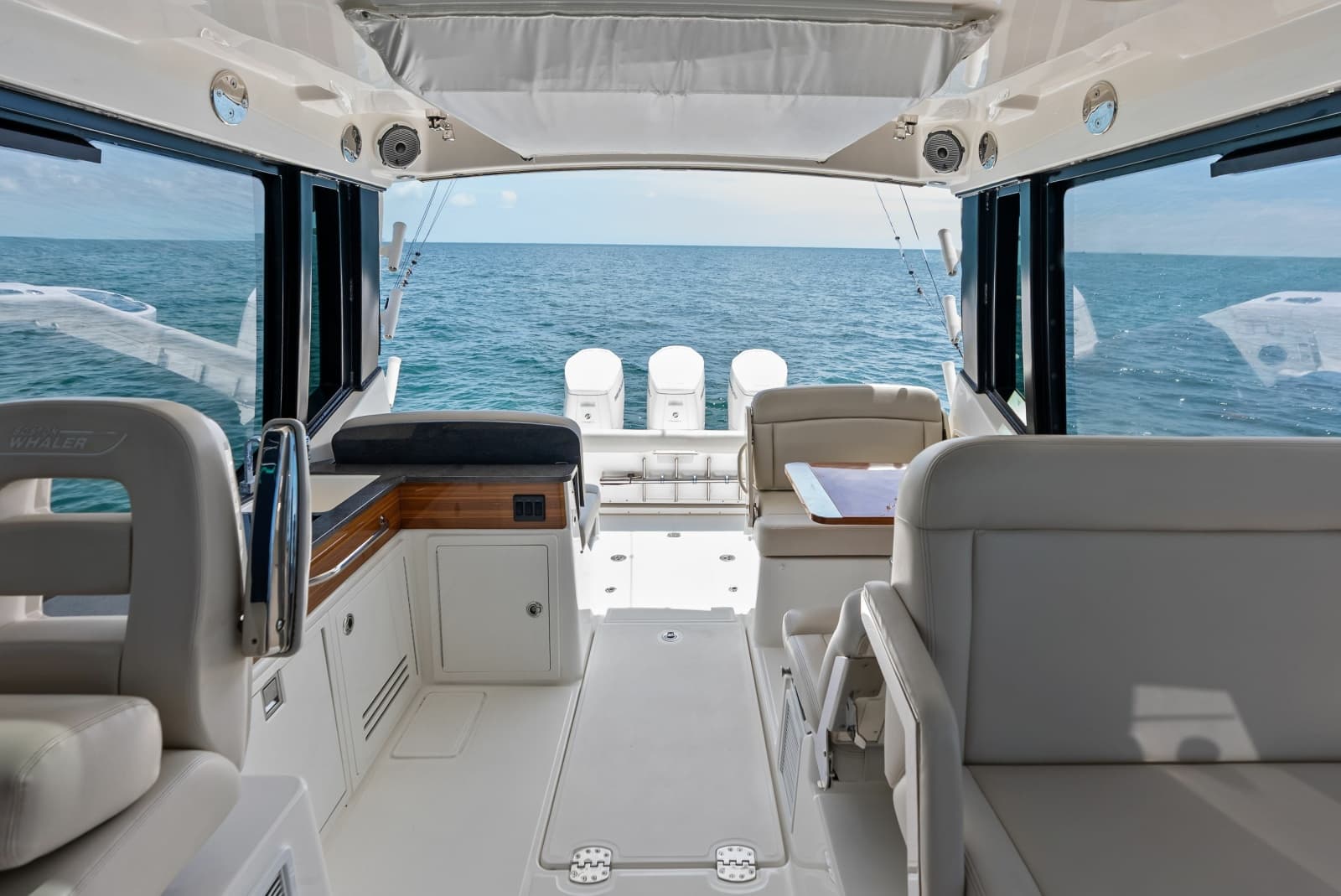 2023 Boston Whaler 405 Conquest - Photo 20