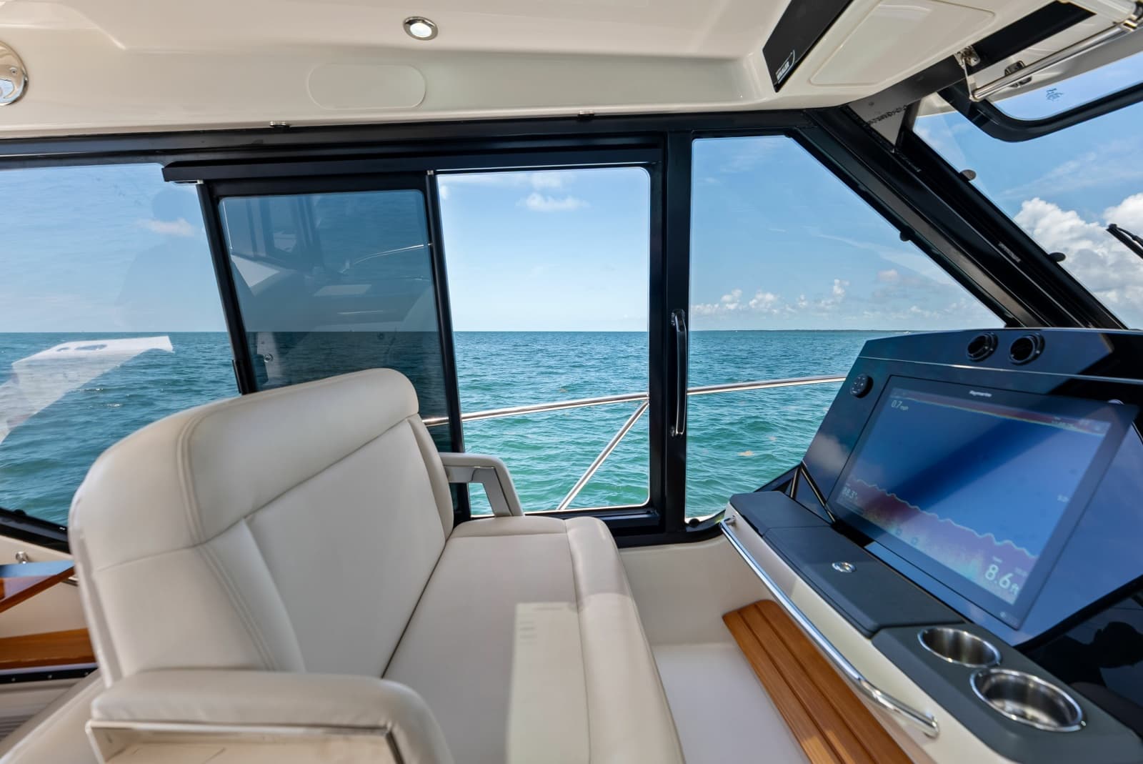 2023 Boston Whaler 405 Conquest - Photo 23