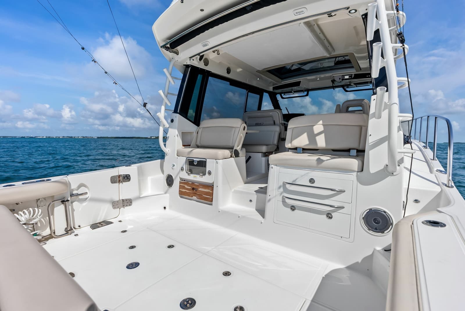 2023 Boston Whaler 405 Conquest - Photo 13