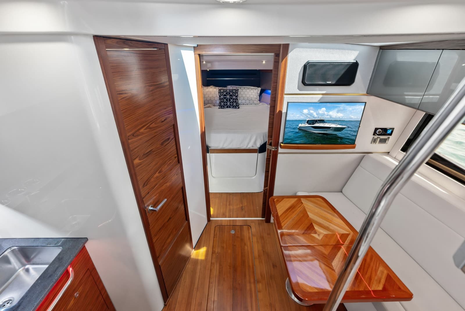 2023 Boston Whaler 405 Conquest - Photo 28