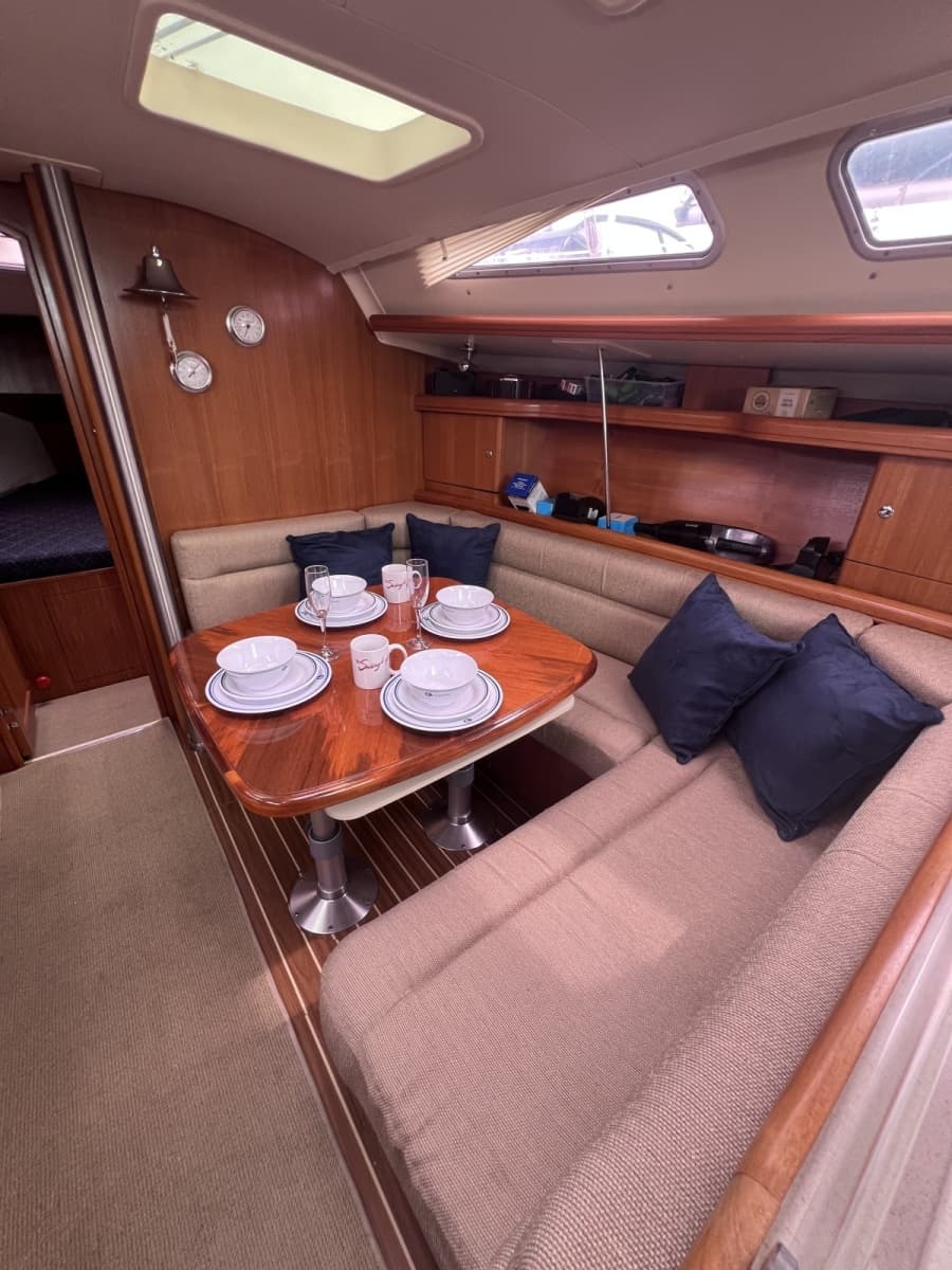 2006 Hunter 38 - Photo 12