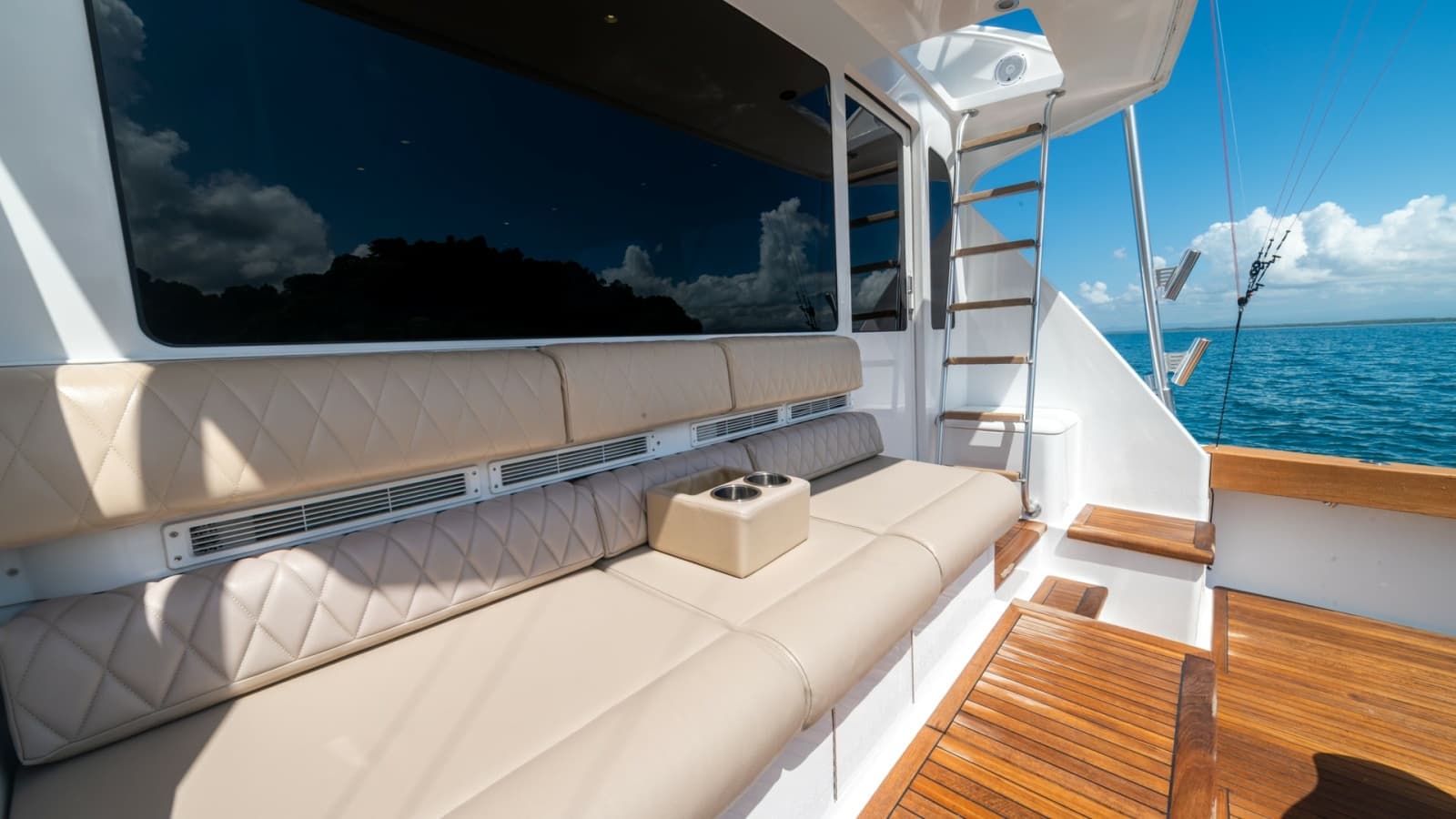 2001 Viking 61 Convertible - Photo 60